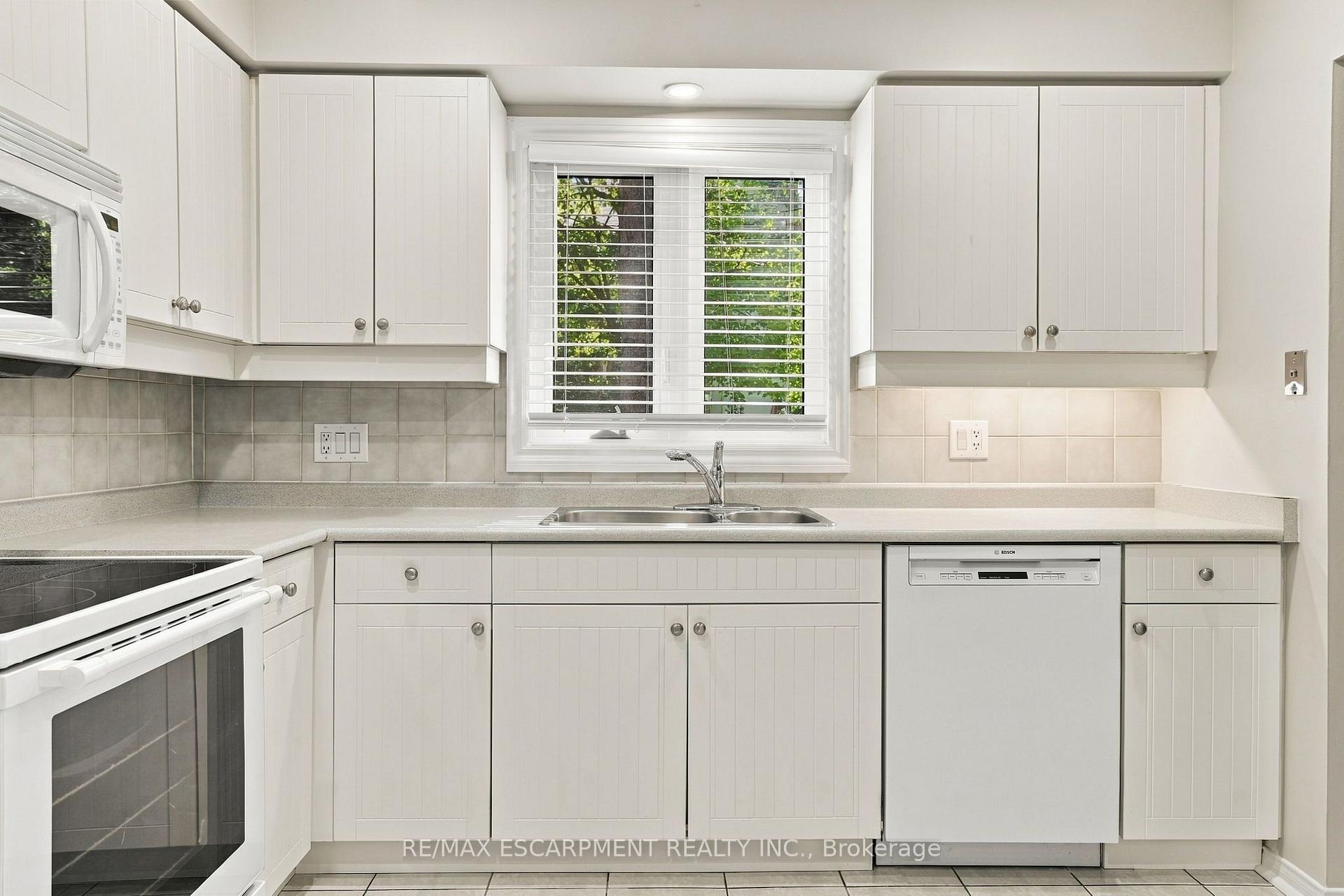 Photo 16 of Unit 15, 1724 The Chase, Mississauga, Central Erin Mills — HOMEH