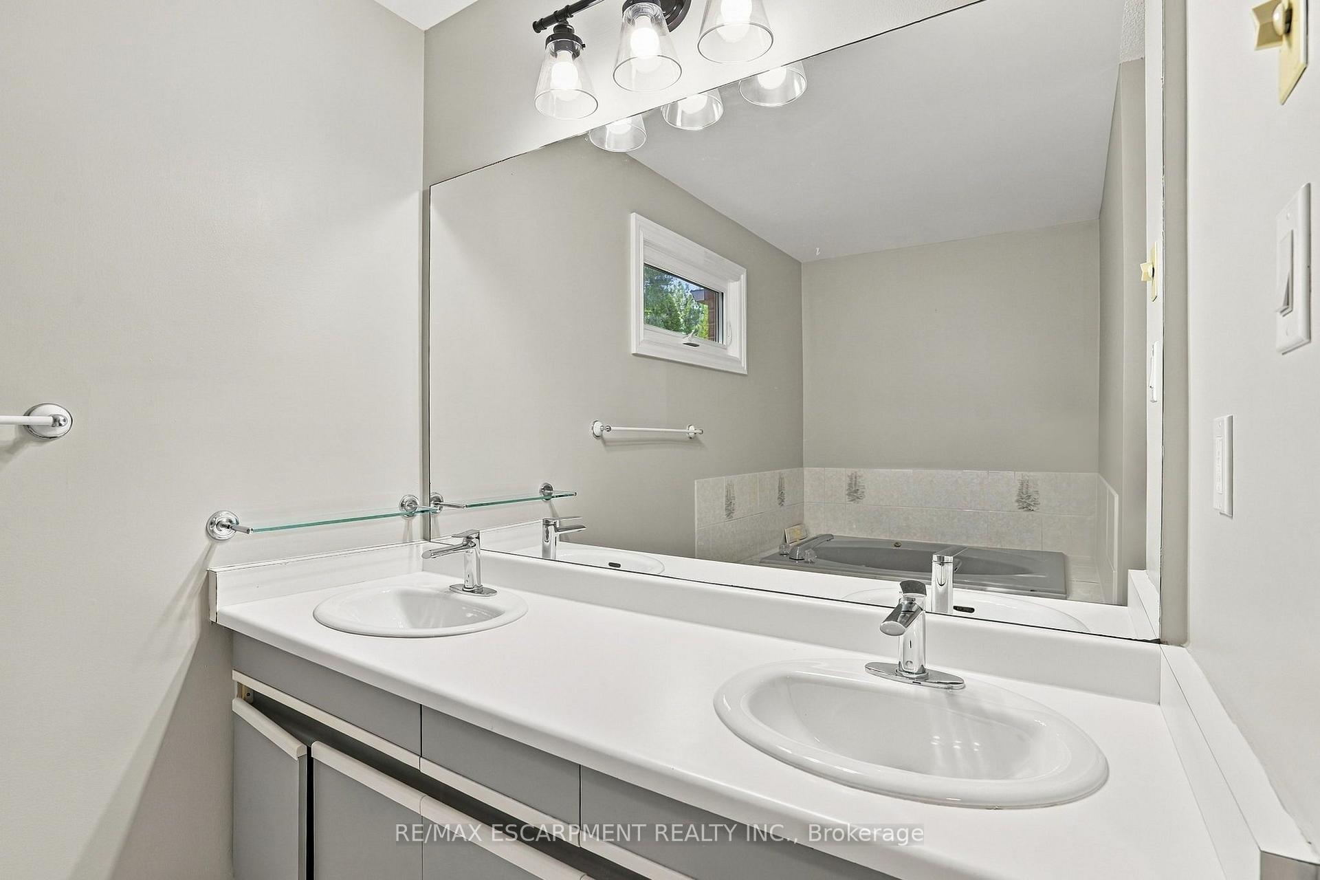 Photo 30 of Unit 15, 1724 The Chase, Mississauga, Central Erin Mills — HOMEH