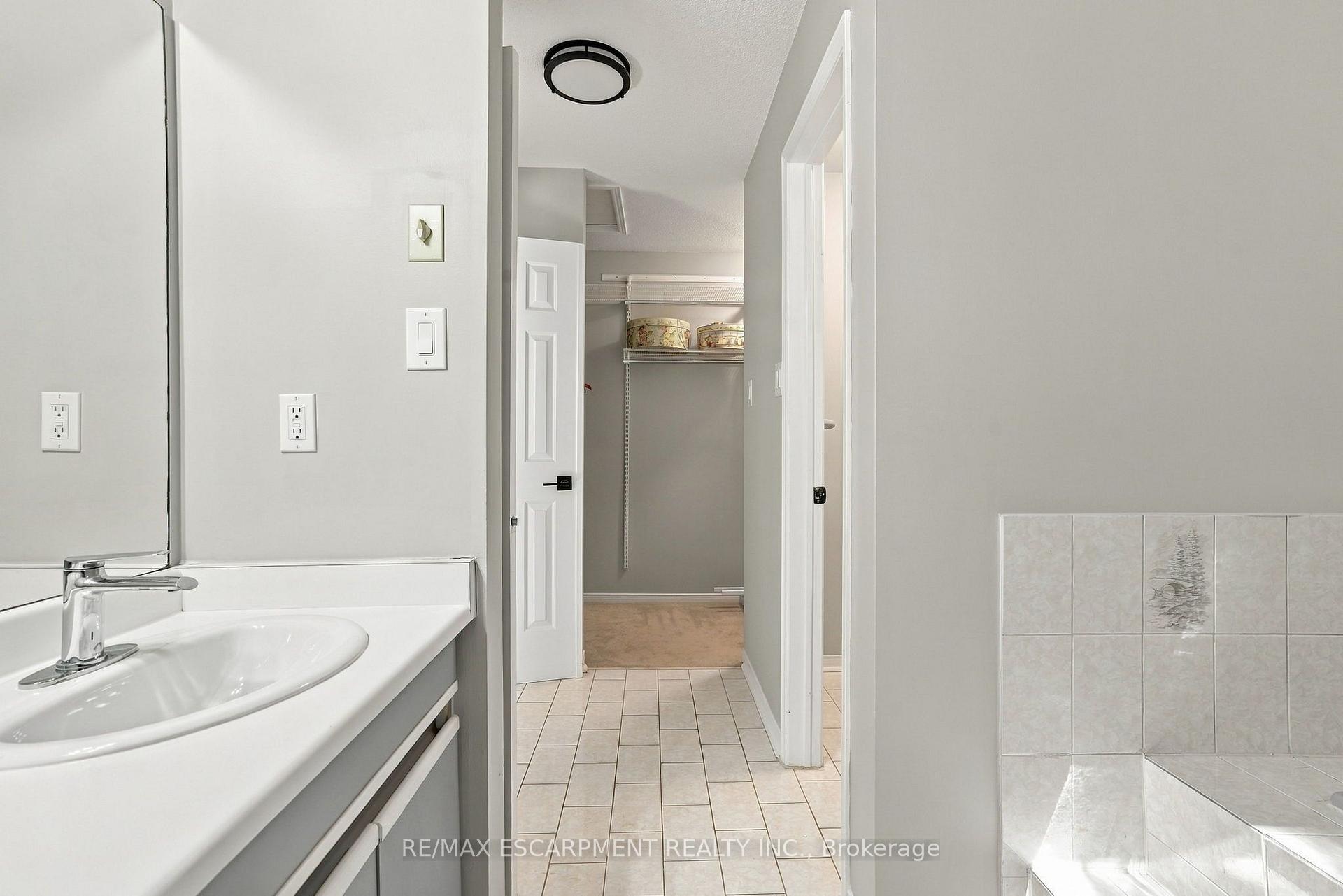 Photo 32 of Unit 15, 1724 The Chase, Mississauga, Central Erin Mills — HOMEH