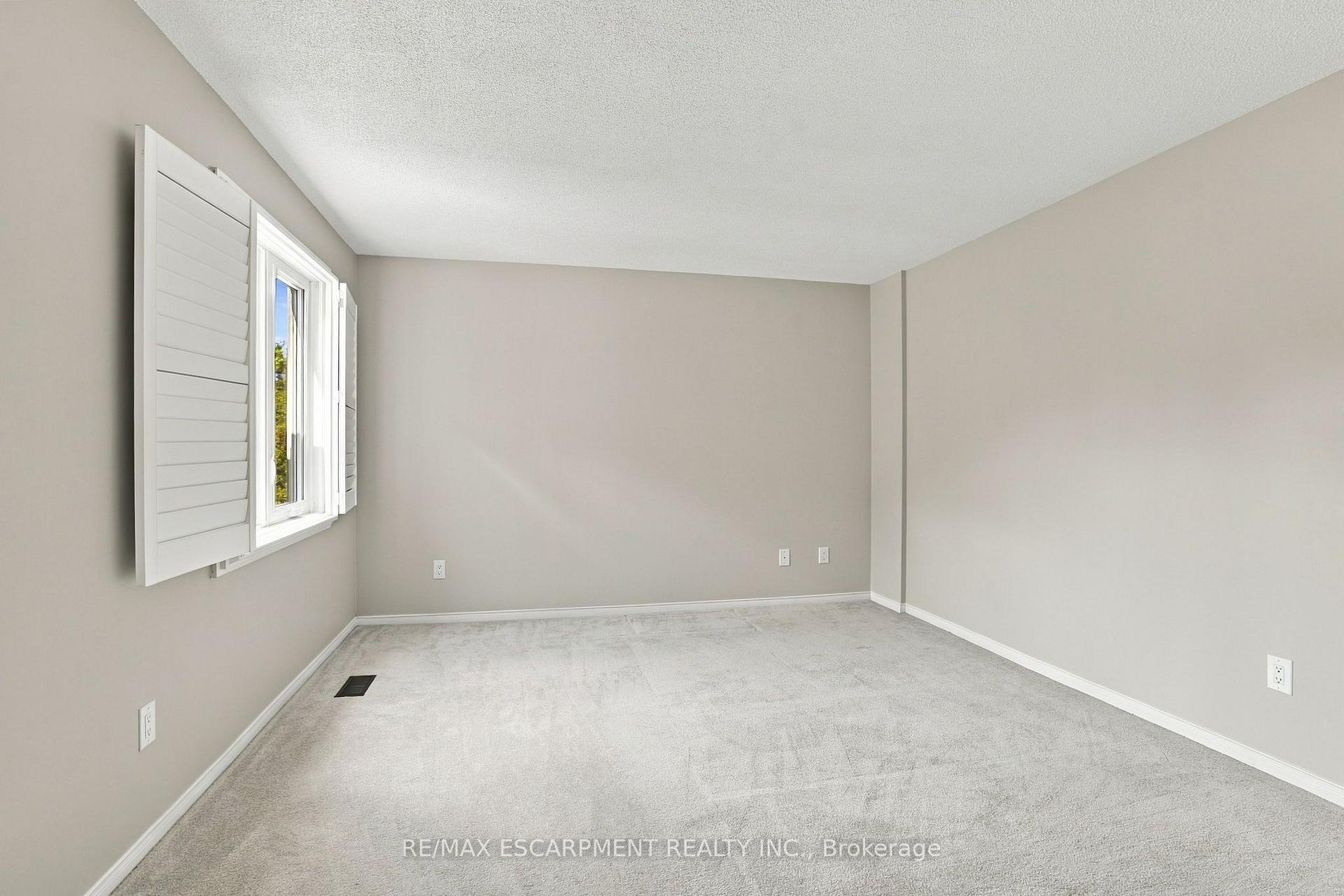 Photo 38 of Unit 15, 1724 The Chase, Mississauga, Central Erin Mills — HOMEH