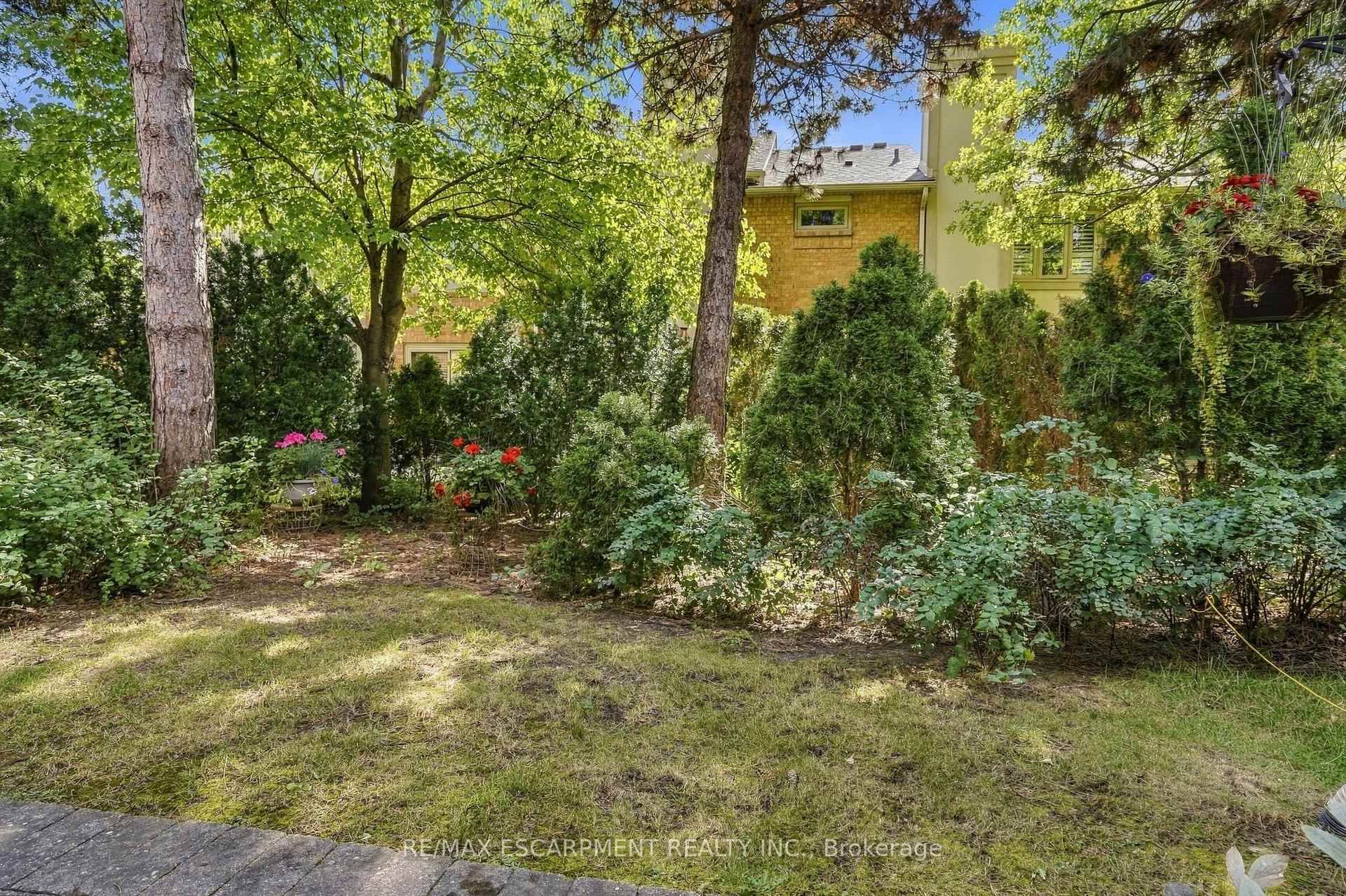 Photo 49 of Unit 15, 1724 The Chase, Mississauga, Central Erin Mills — HOMEH