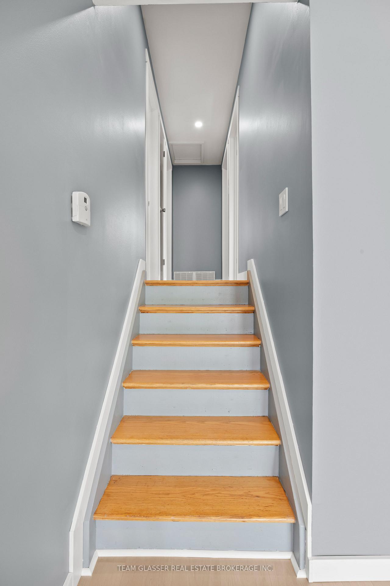 Photo 18 of 6 Heath Place, London, South T — HOMEH