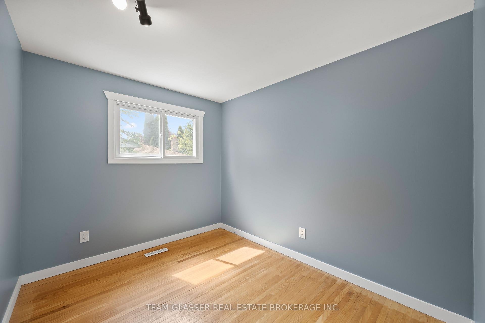 Photo 23 of 6 Heath Place, London, South T — HOMEH