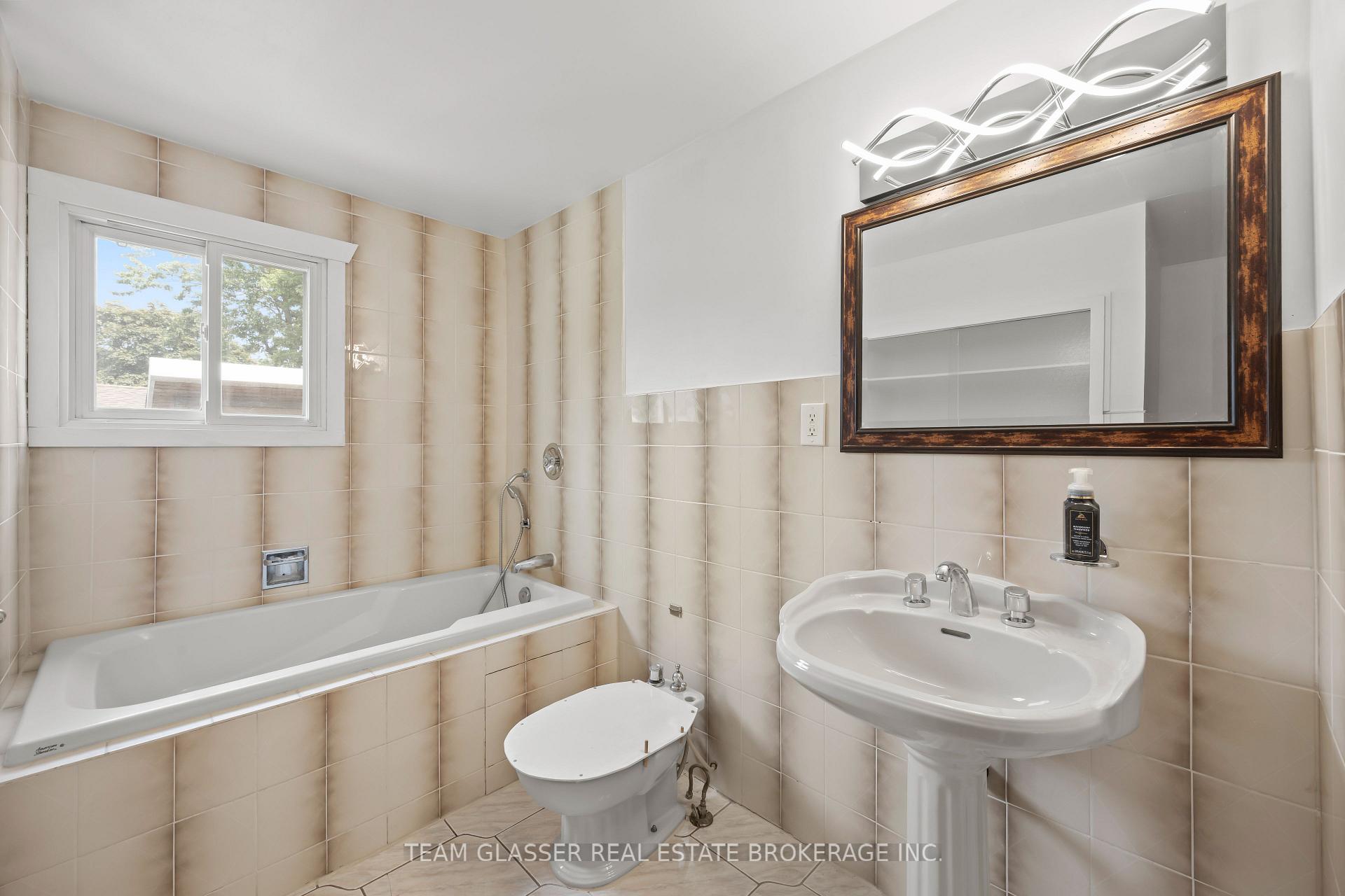 Photo 25 of 6 Heath Place, London, South T — HOMEH