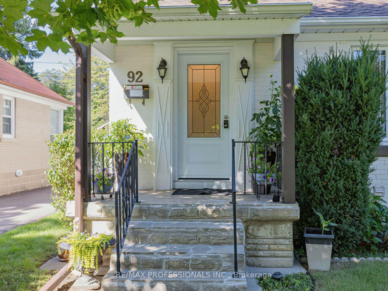 Photo 2 of 92 Westrose Avenue, Etobicoke, Kingsway South — HOMEH