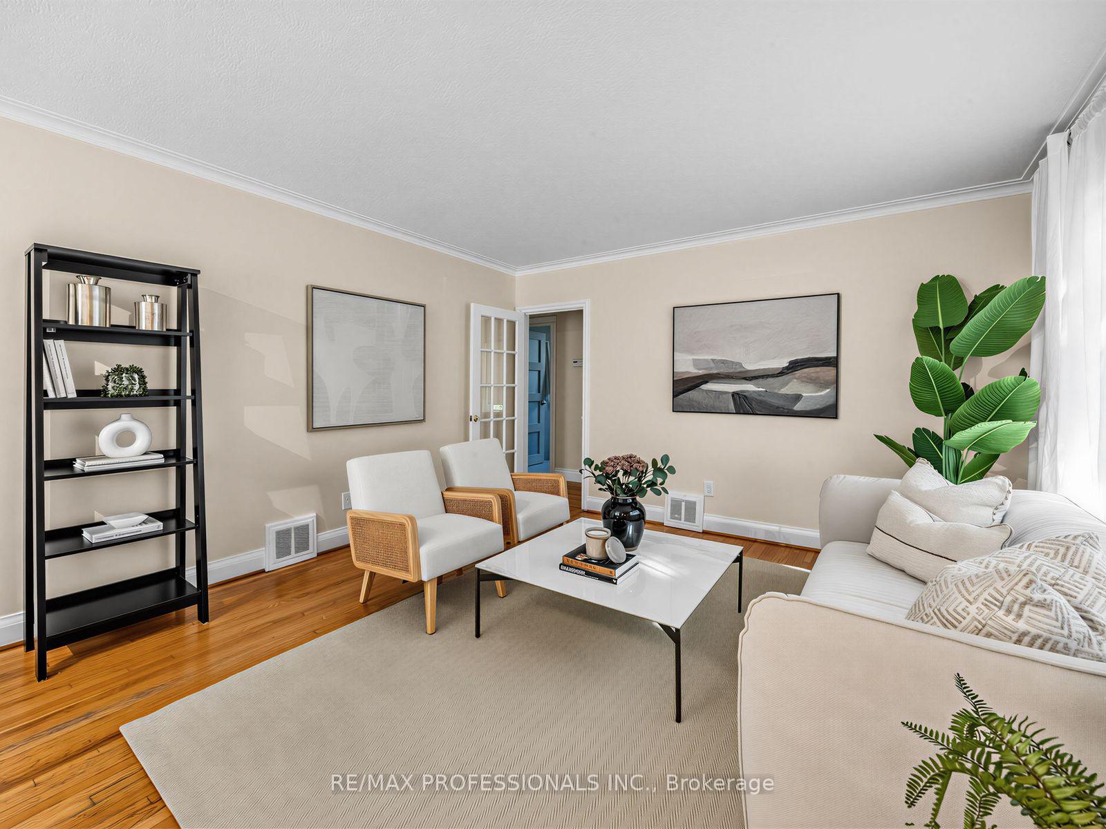 Photo 4 of 92 Westrose Avenue, Etobicoke, Kingsway South — HOMEH