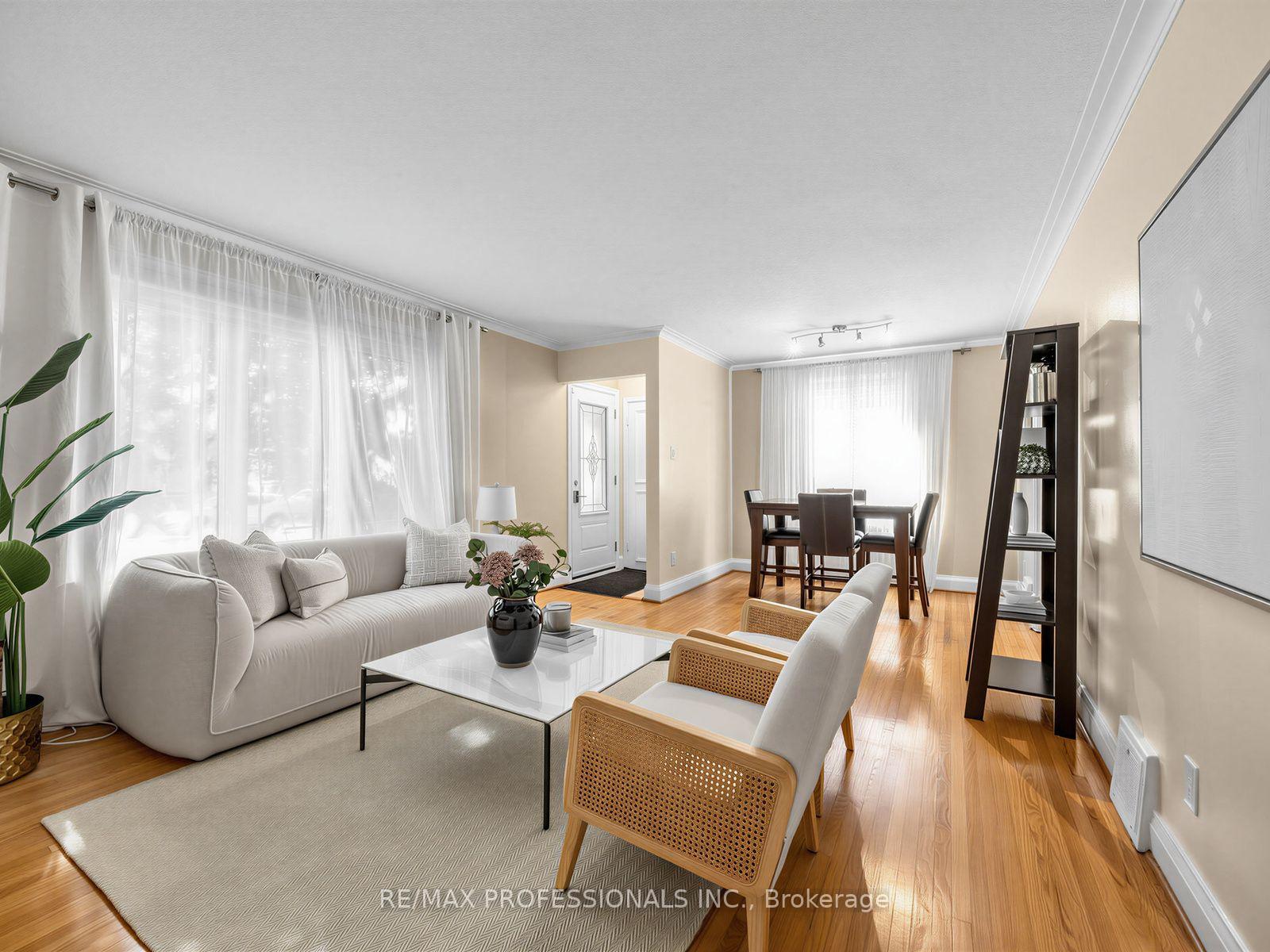 Photo 5 of 92 Westrose Avenue, Etobicoke, Kingsway South — HOMEH