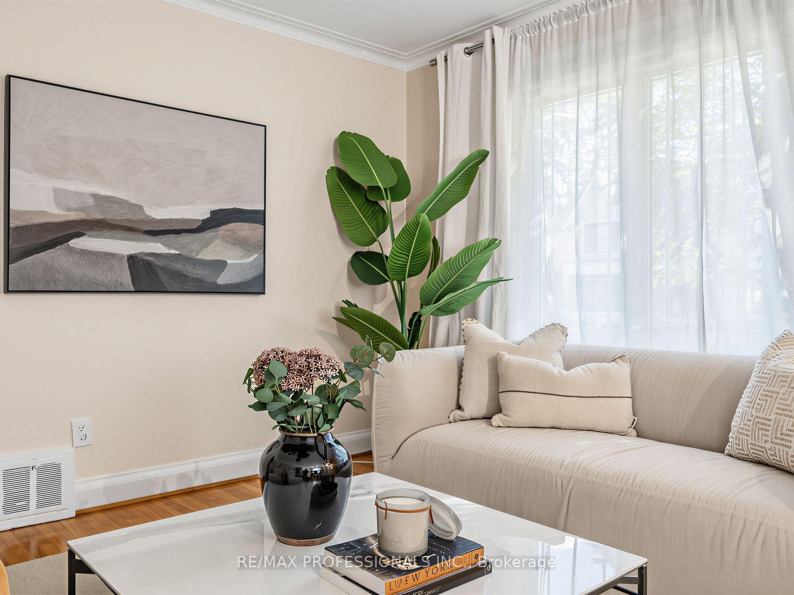 Photo 6 of 92 Westrose Avenue, Etobicoke, Kingsway South — HOMEH