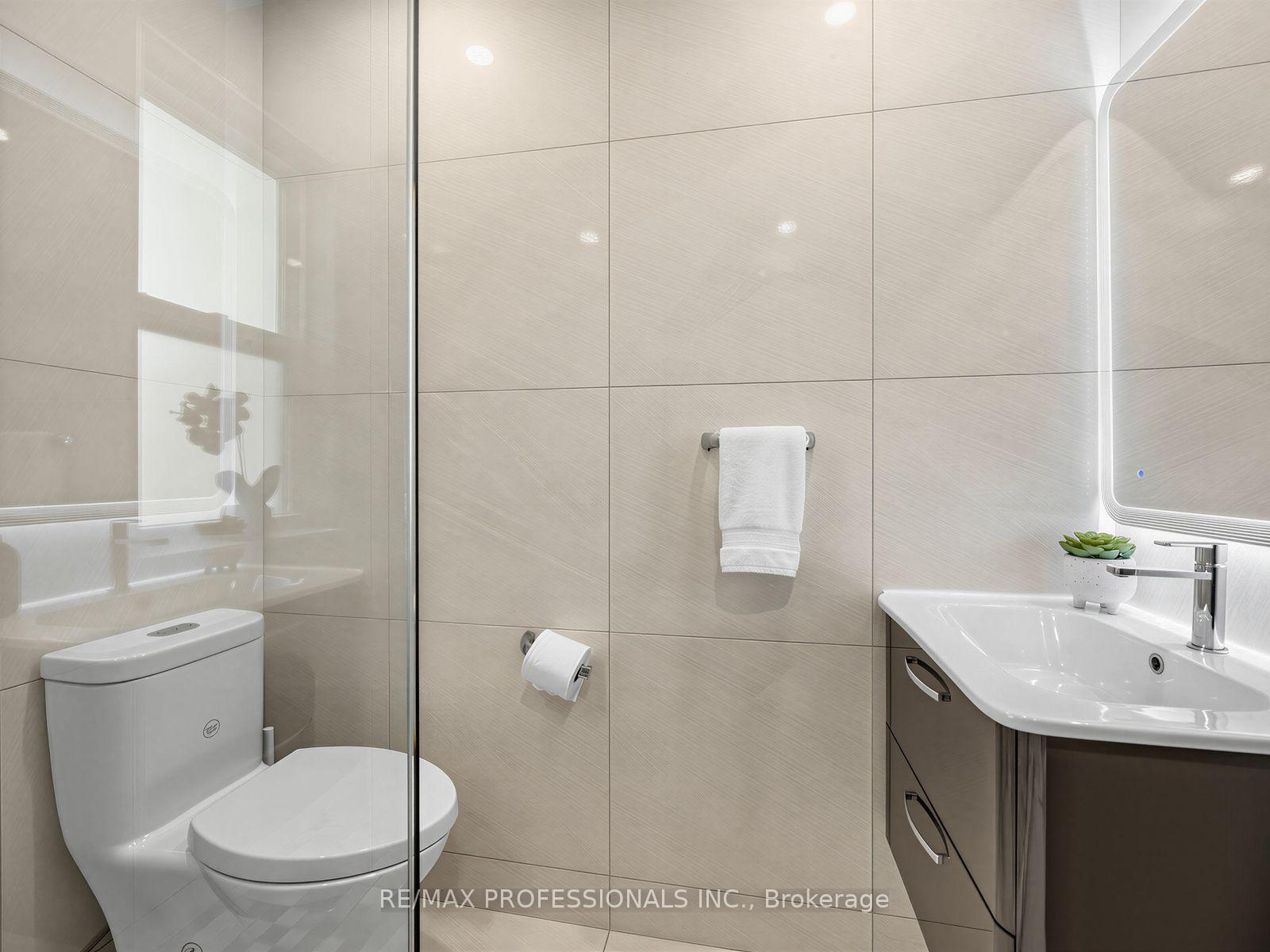 Photo 22 of 92 Westrose Avenue, Etobicoke, Kingsway South — HOMEH