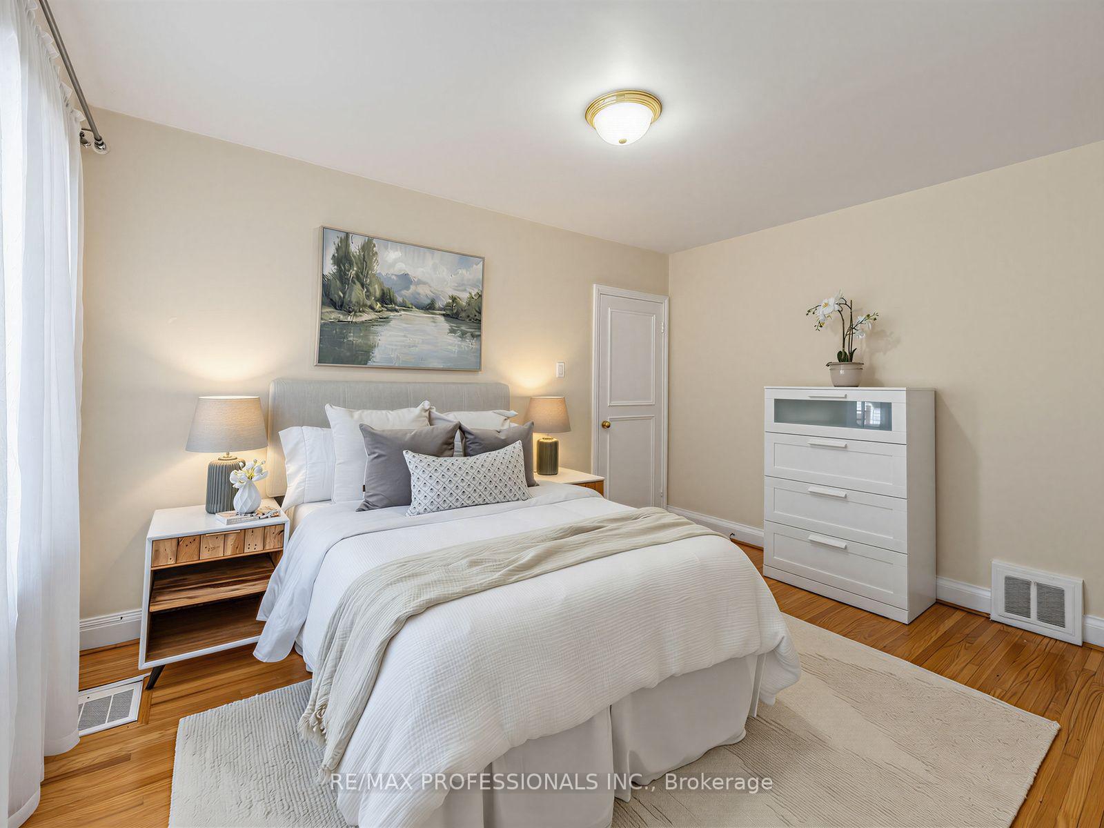 Photo 24 of 92 Westrose Avenue, Etobicoke, Kingsway South — HOMEH