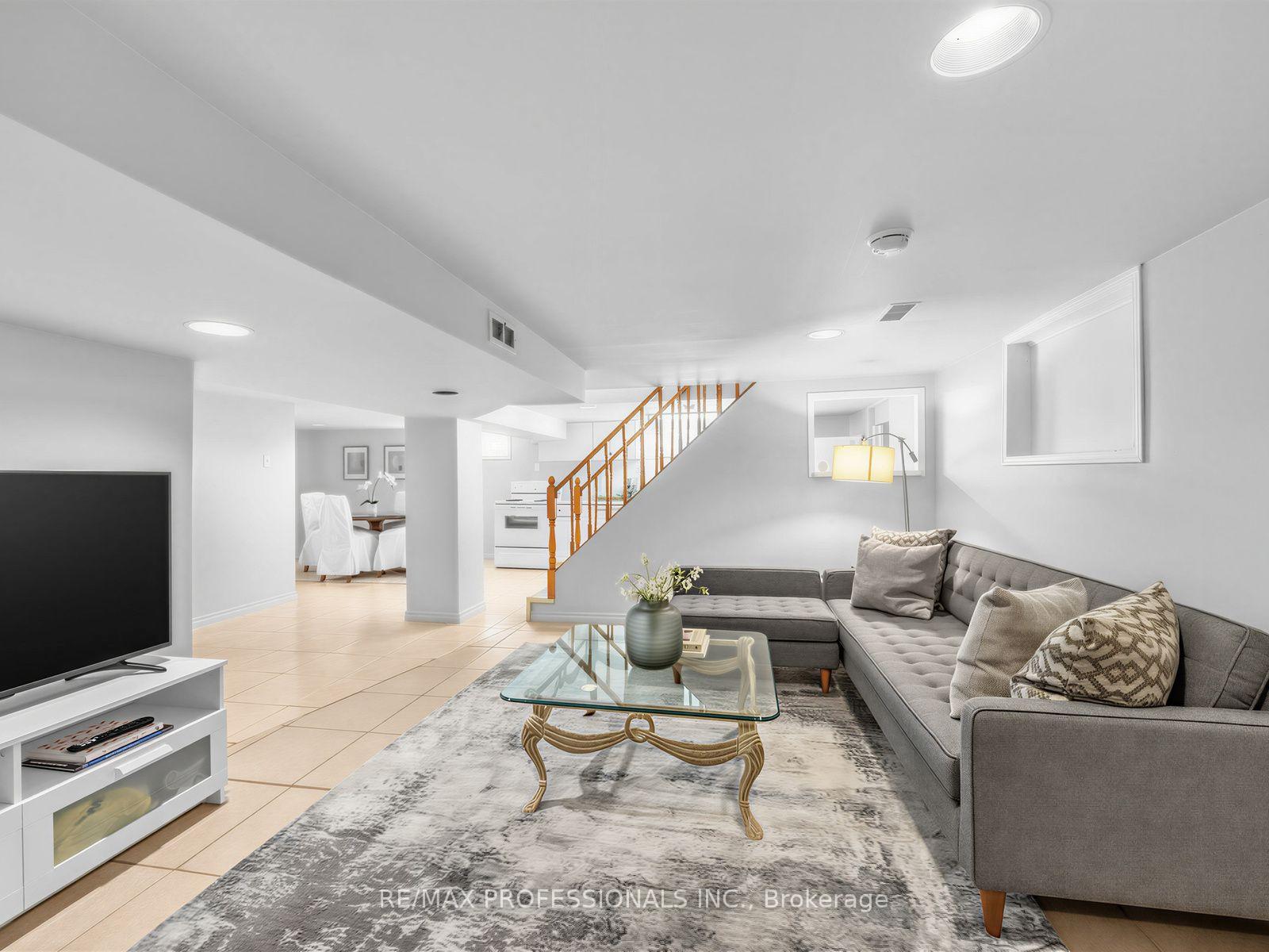 Photo 28 of 92 Westrose Avenue, Etobicoke, Kingsway South — HOMEH