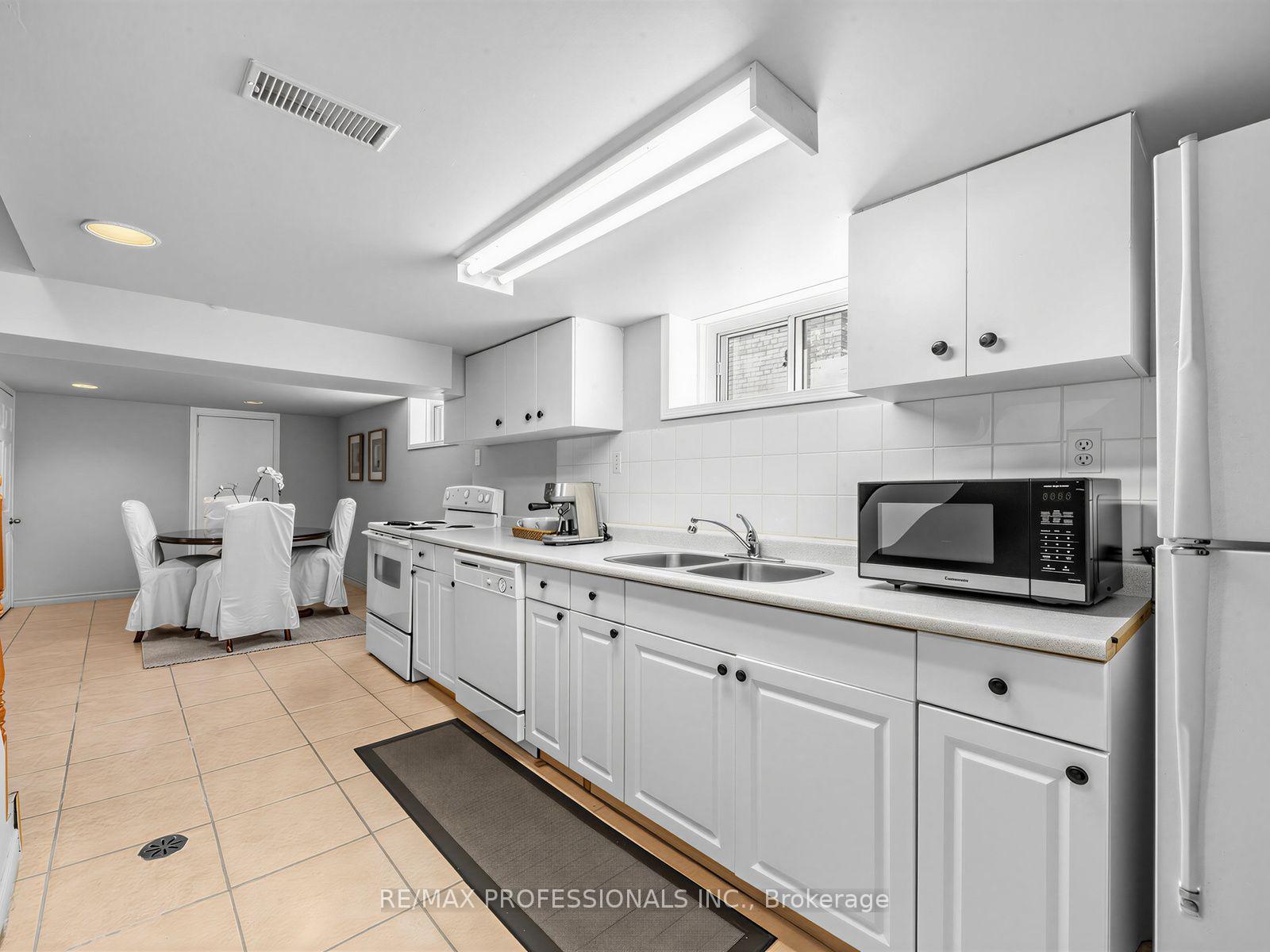 Photo 32 of 92 Westrose Avenue, Etobicoke, Kingsway South — HOMEH