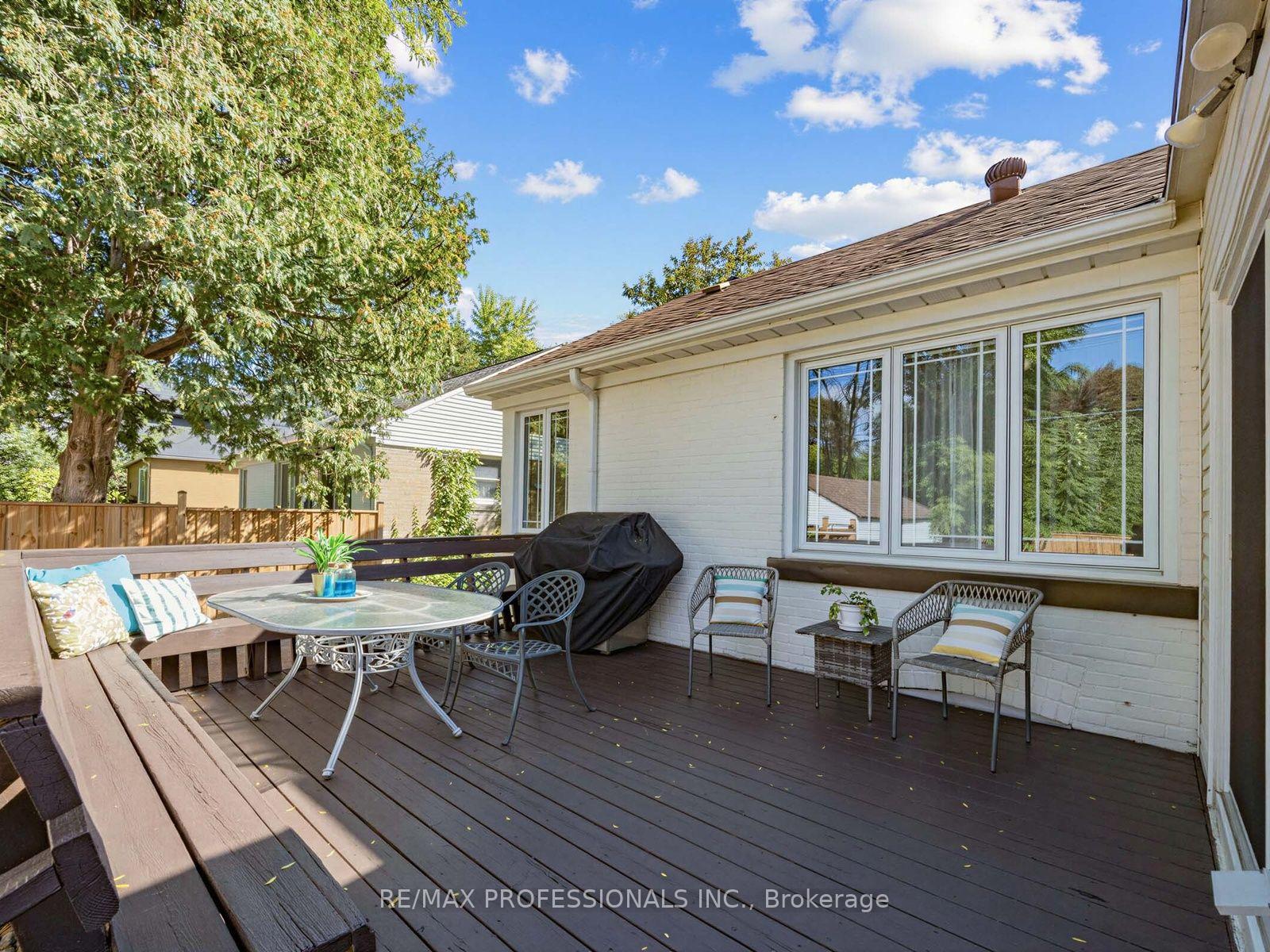 Photo 37 of 92 Westrose Avenue, Etobicoke, Kingsway South — HOMEH