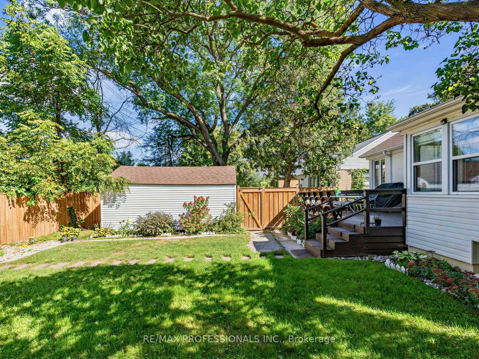 Photo 39 of 92 Westrose Avenue, Etobicoke, Kingsway South — HOMEH