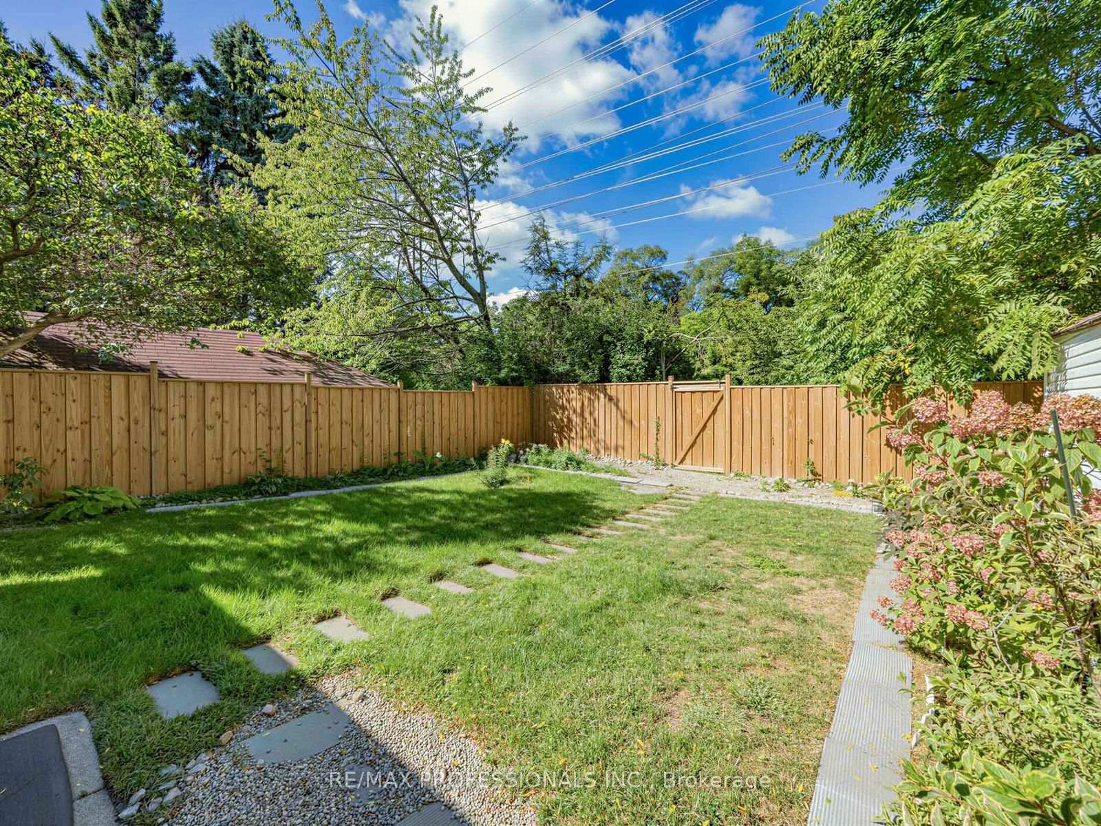 Photo 40 of 92 Westrose Avenue, Etobicoke, Kingsway South — HOMEH