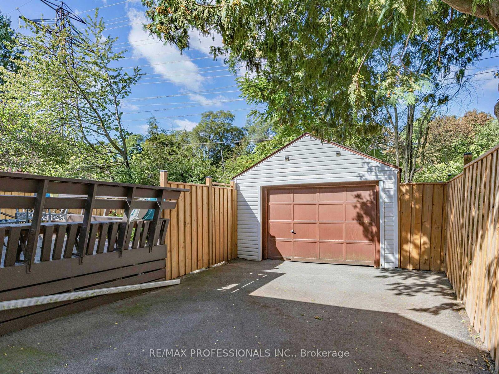 Photo 41 of 92 Westrose Avenue, Etobicoke, Kingsway South — HOMEH
