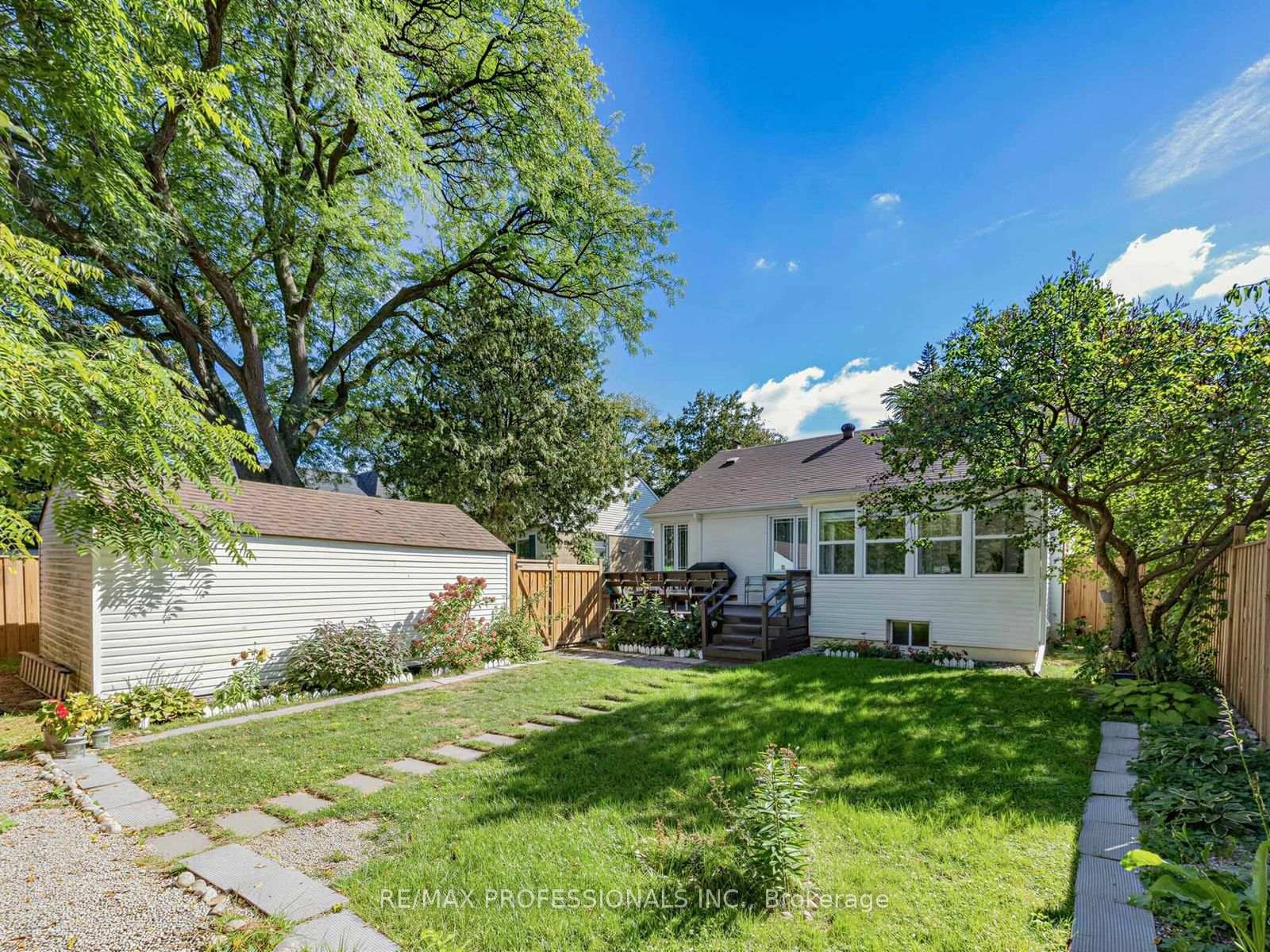 Photo 42 of 92 Westrose Avenue, Etobicoke, Kingsway South — HOMEH