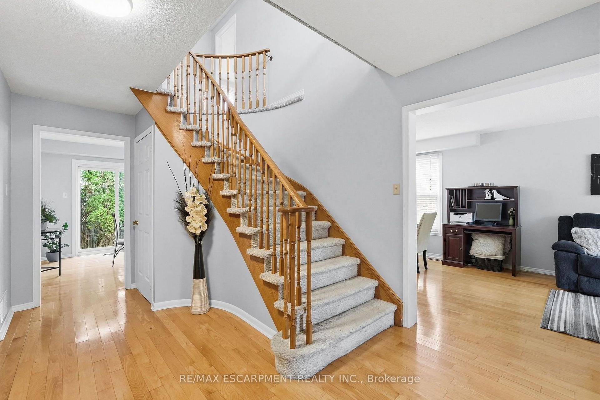 Photo 4 of 3193 Maderna Road, Burlington, Headon — HOMEH