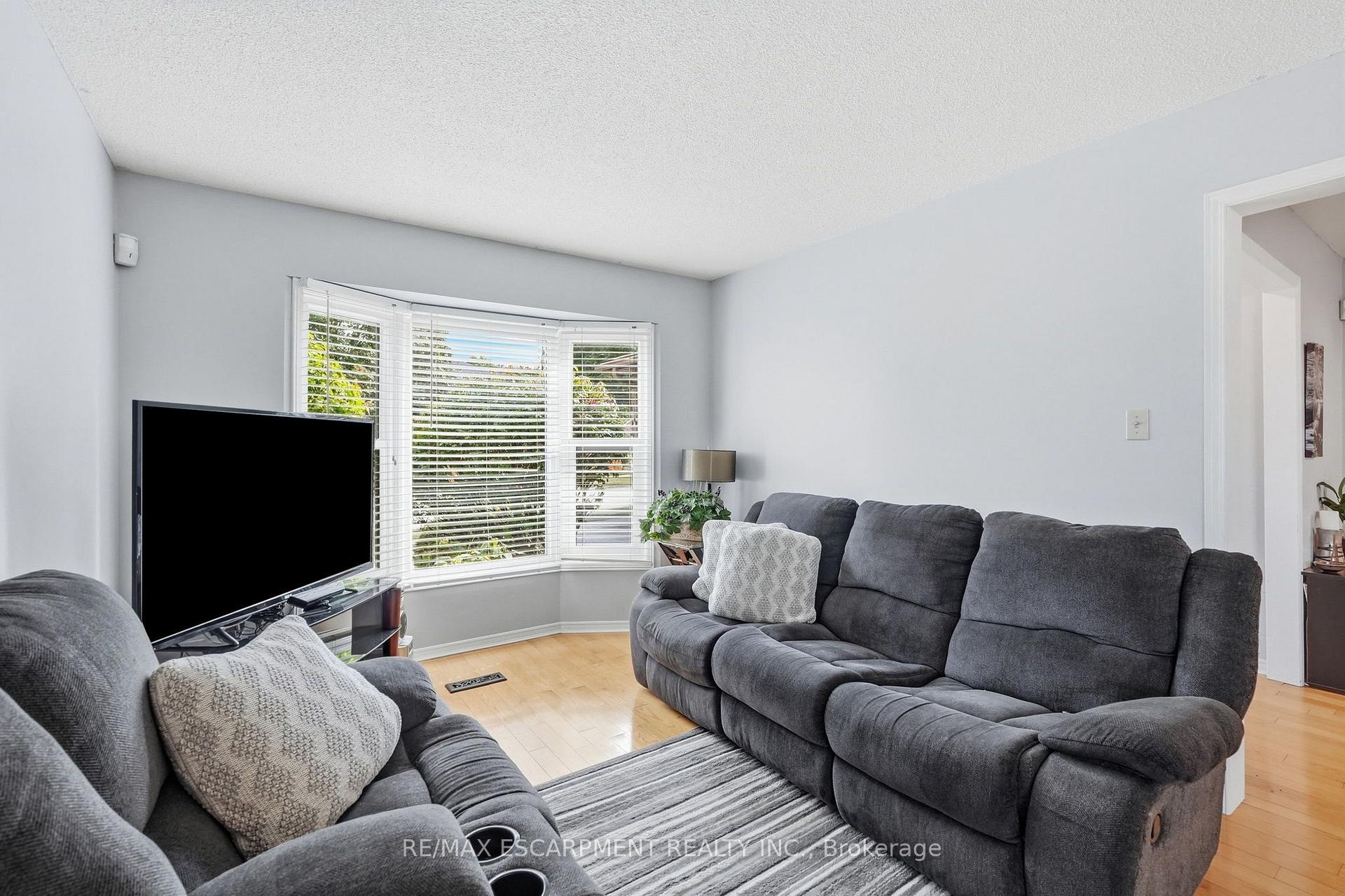 Photo 5 of 3193 Maderna Road, Burlington, Headon — HOMEH