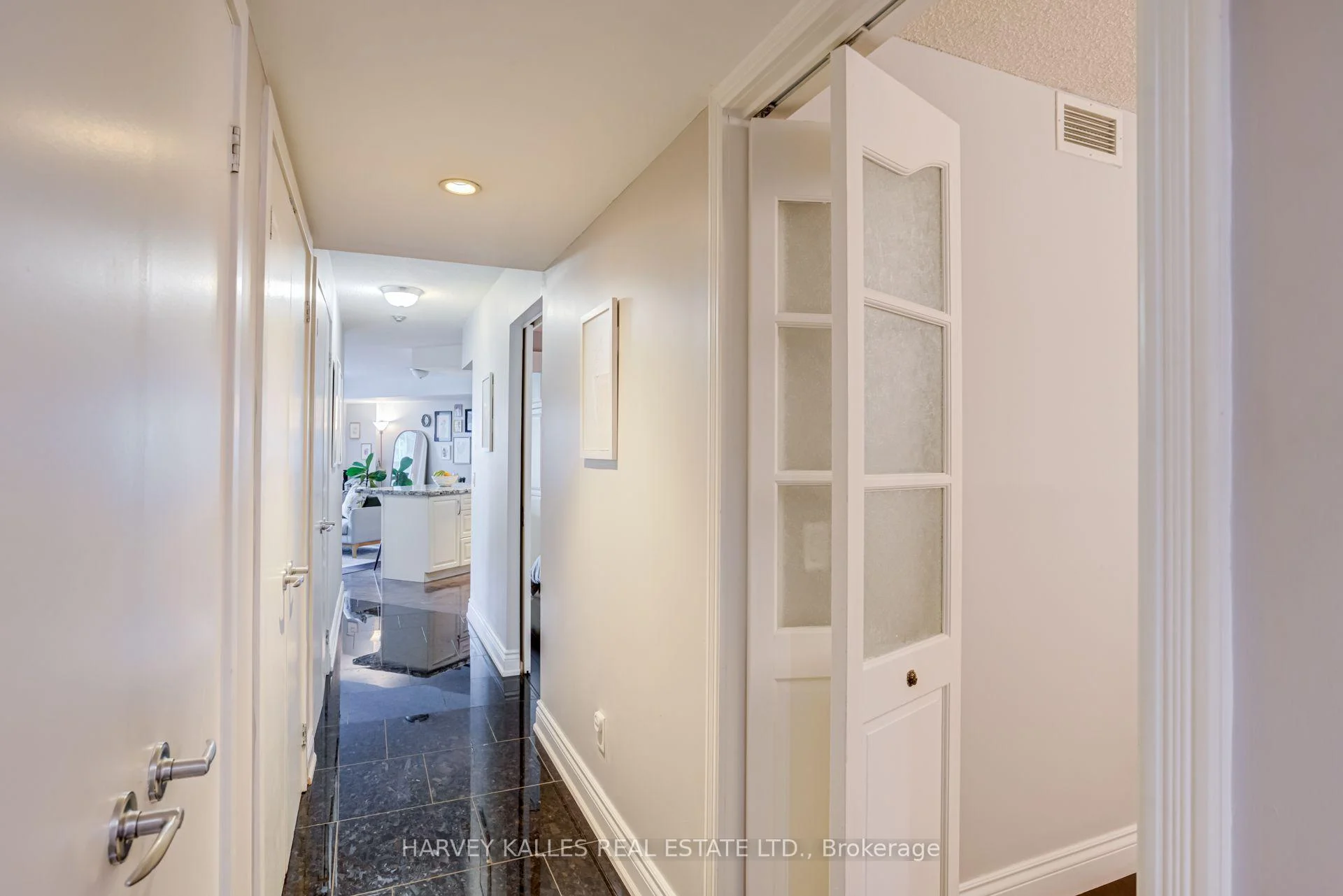Photo 10 of Unit 610, 8 York Street, Toronto, Waterfront Communities — HOMEH