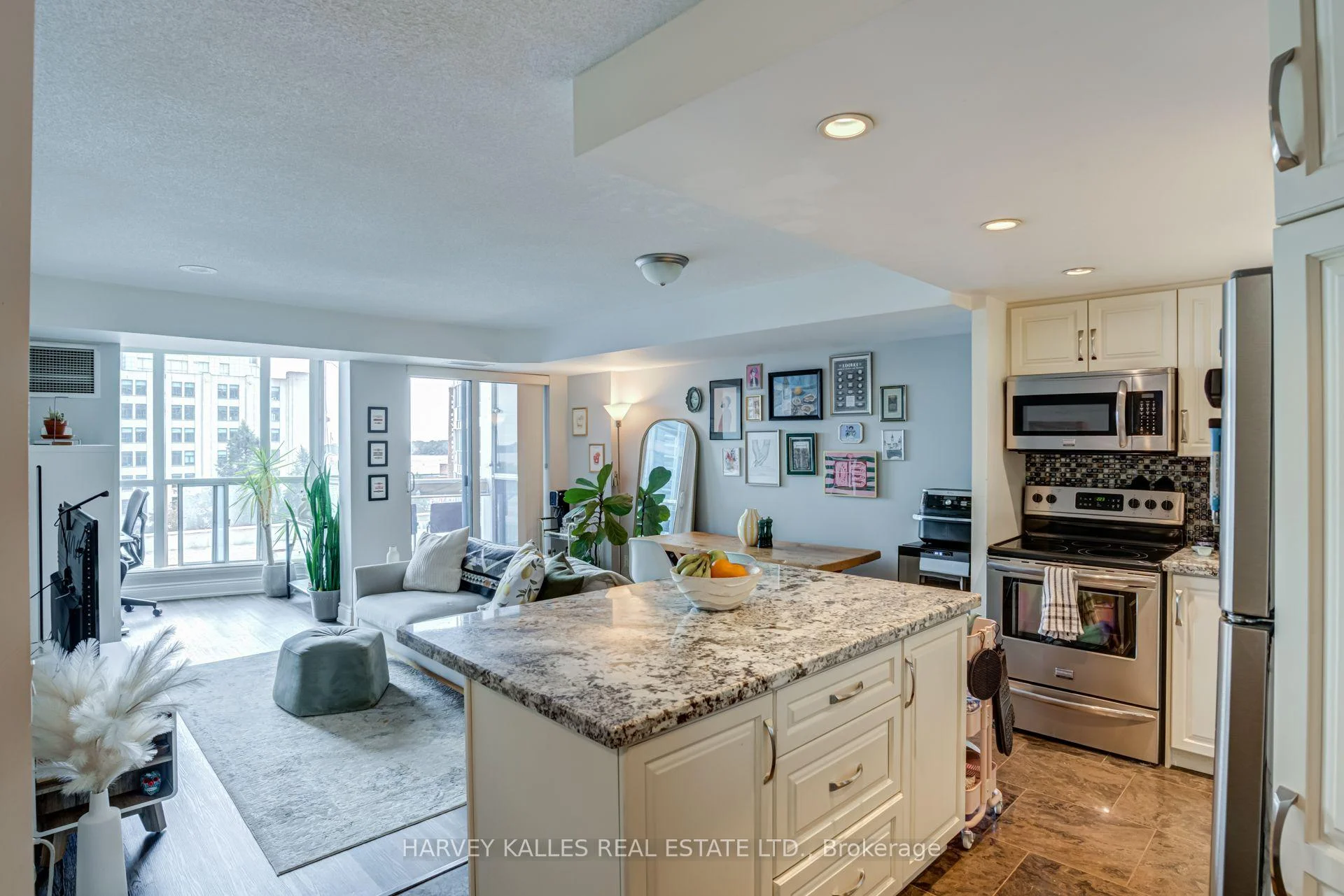 Photo 12 of Unit 610, 8 York Street, Toronto, Waterfront Communities — HOMEH