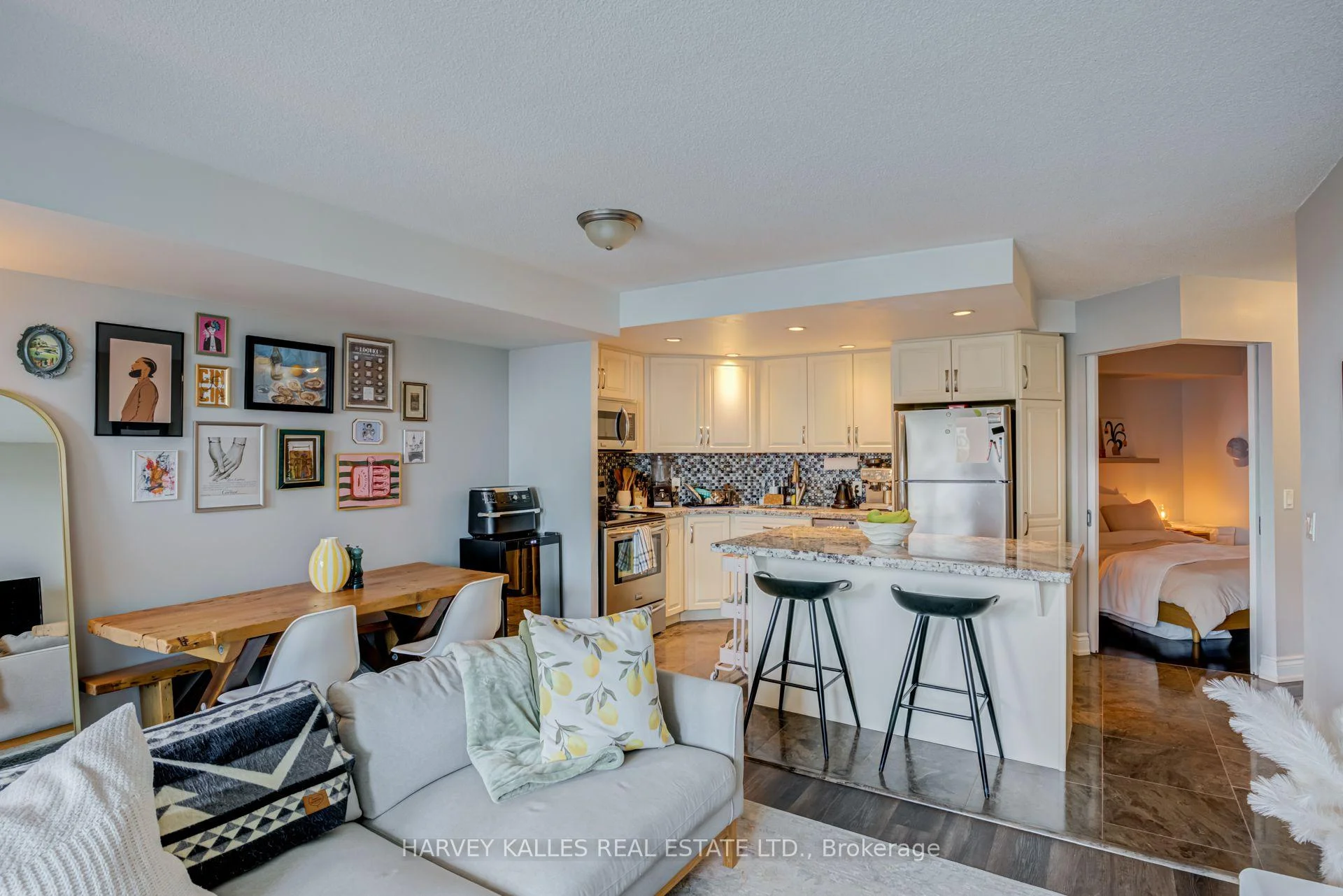 Photo 14 of Unit 610, 8 York Street, Toronto, Waterfront Communities — HOMEH