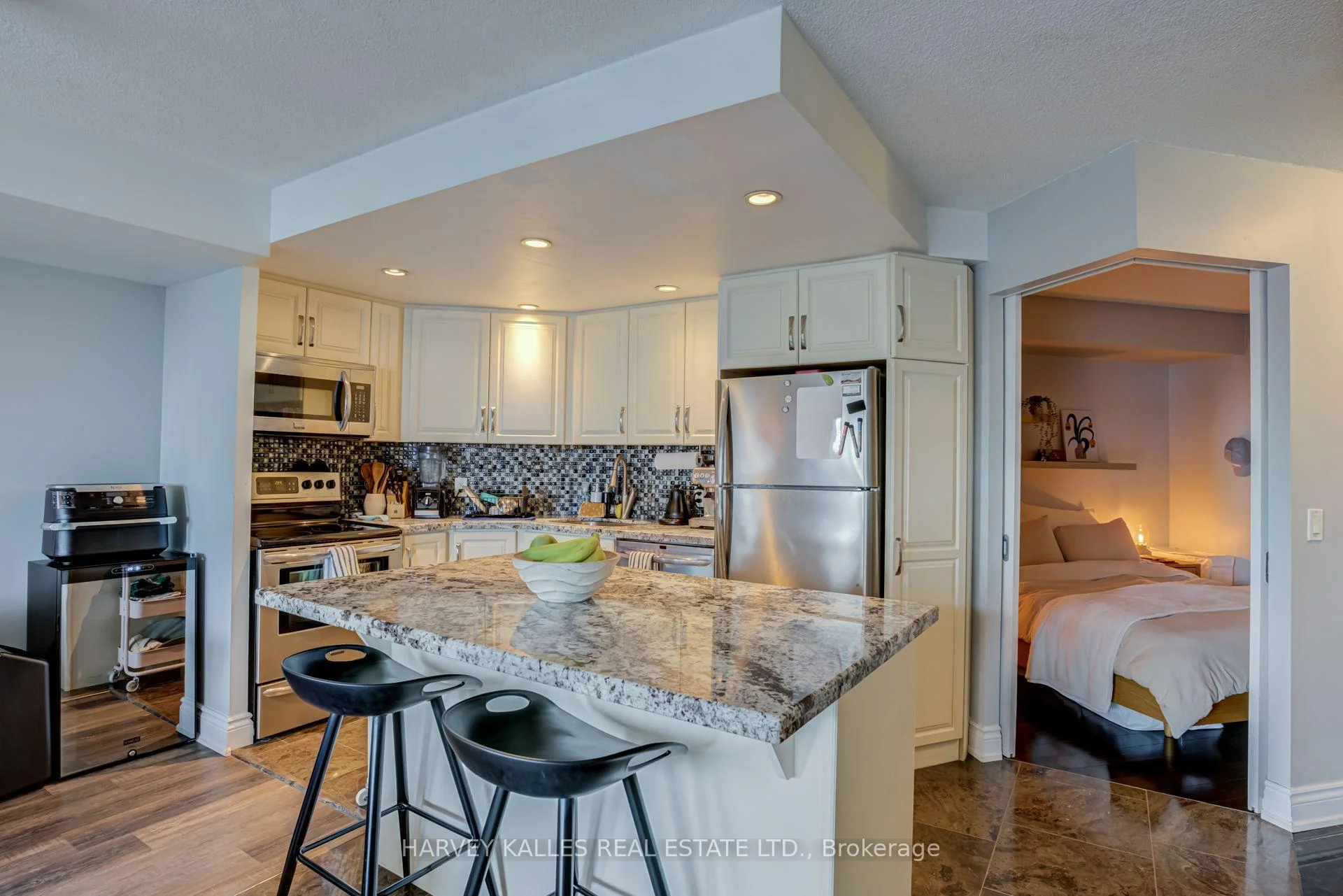 Photo 16 of Unit 610, 8 York Street, Toronto, Waterfront Communities — HOMEH