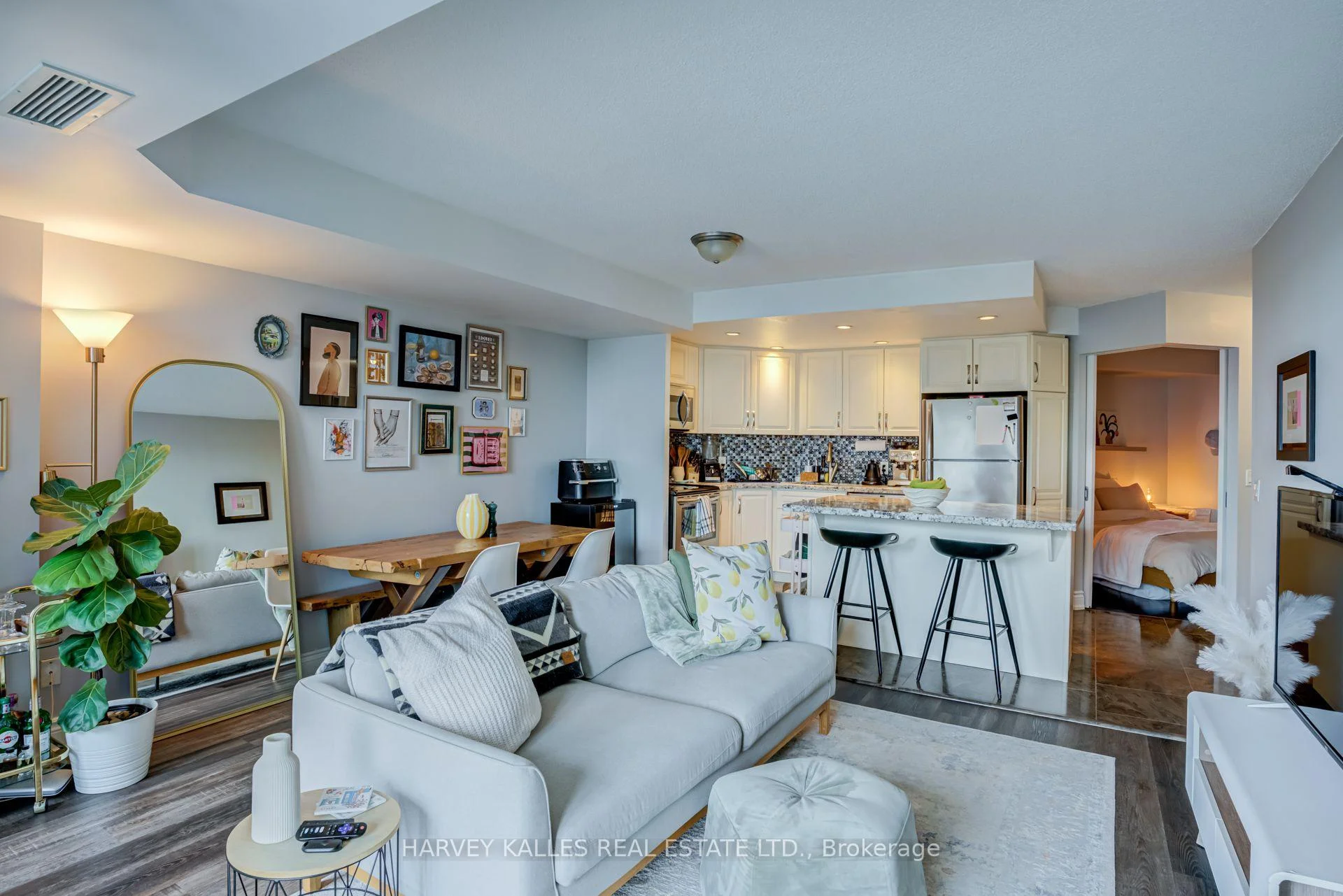Photo 23 of Unit 610, 8 York Street, Toronto, Waterfront Communities — HOMEH