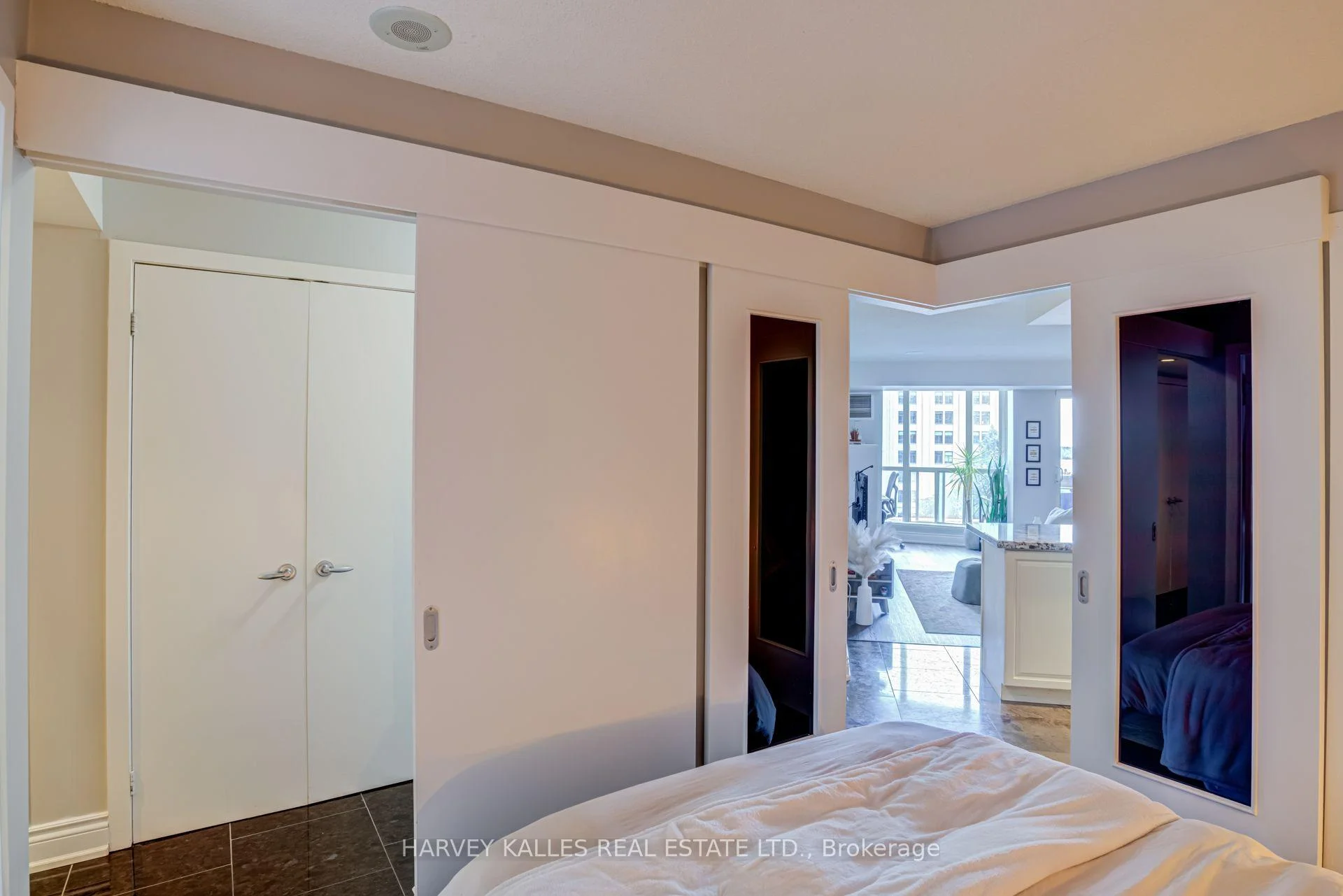 Photo 31 of Unit 610, 8 York Street, Toronto, Waterfront Communities — HOMEH