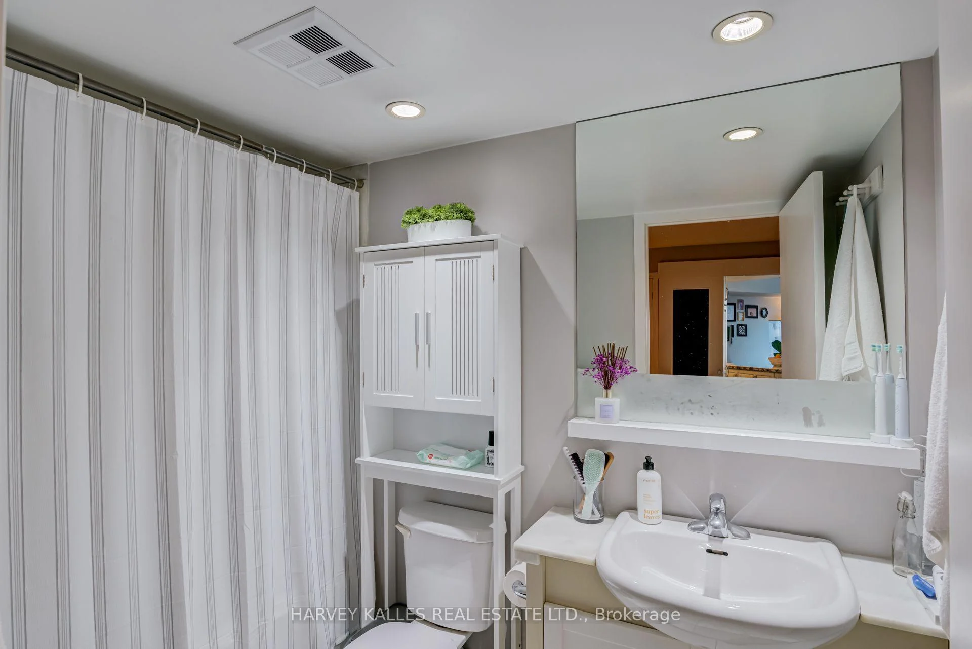 Photo 32 of Unit 610, 8 York Street, Toronto, Waterfront Communities — HOMEH