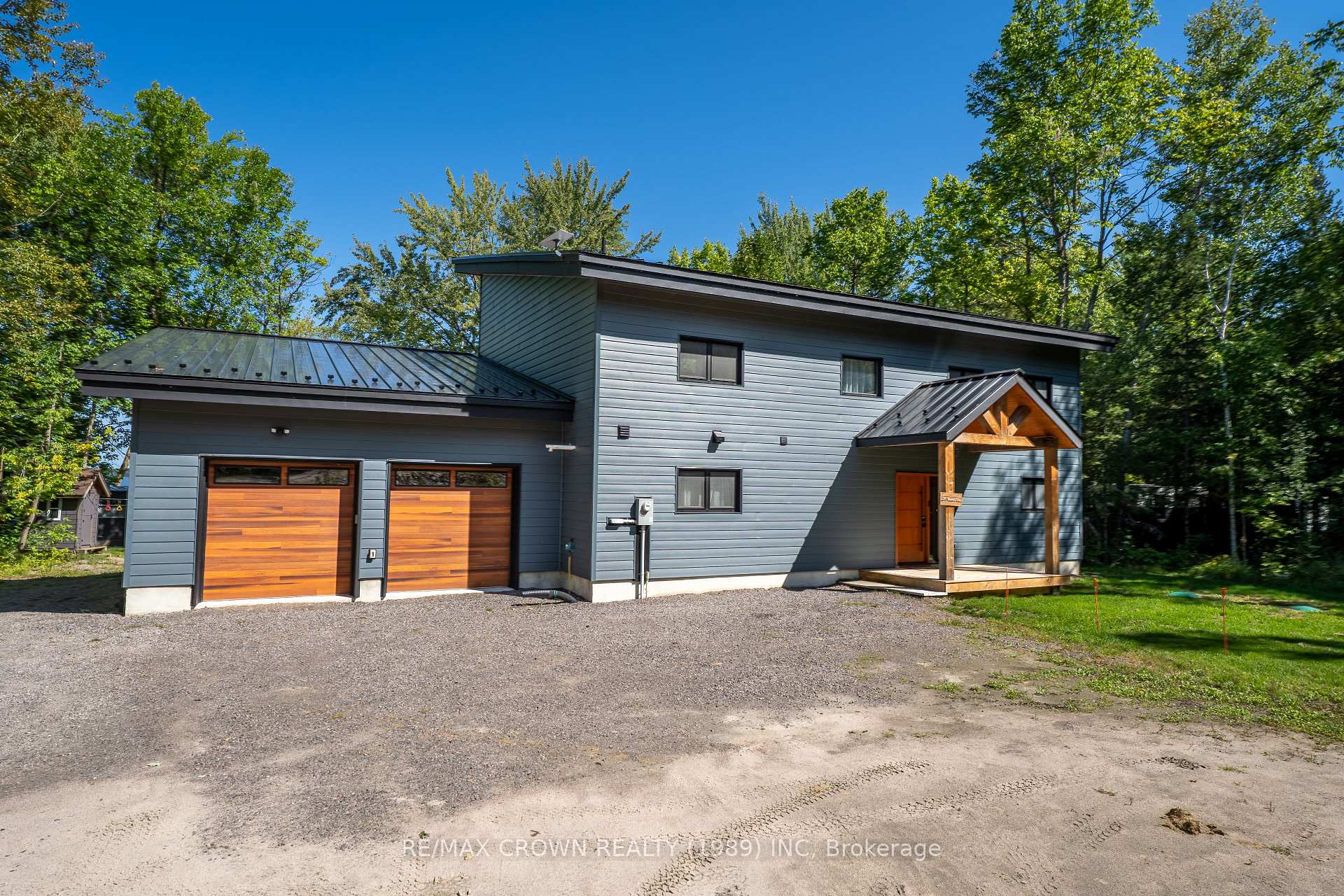 Photo 2 of 560 Pinecreek Crescent, Callander — HOMEH