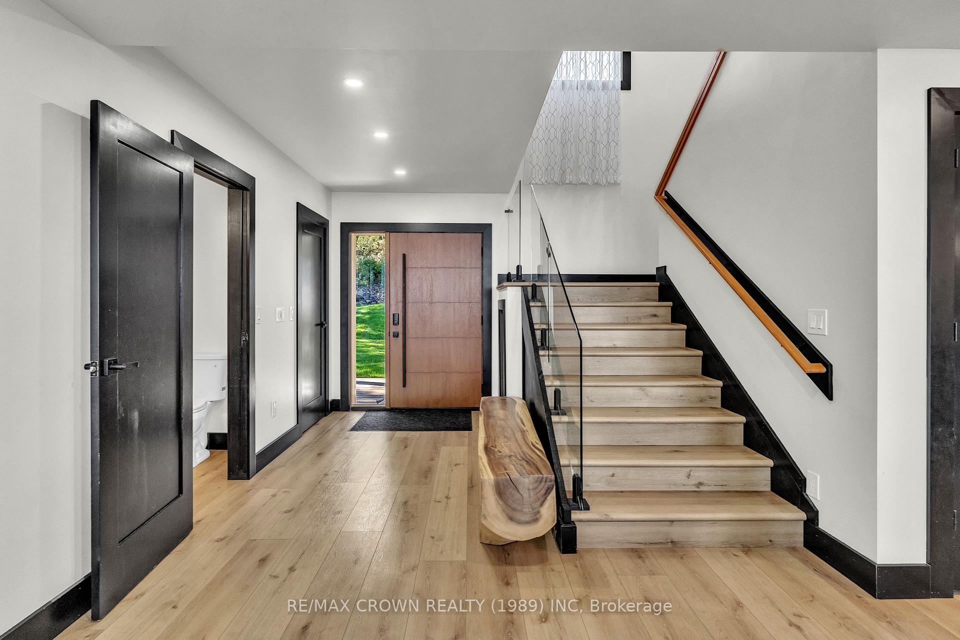 Photo 3 of 560 Pinecreek Crescent, Callander — HOMEH