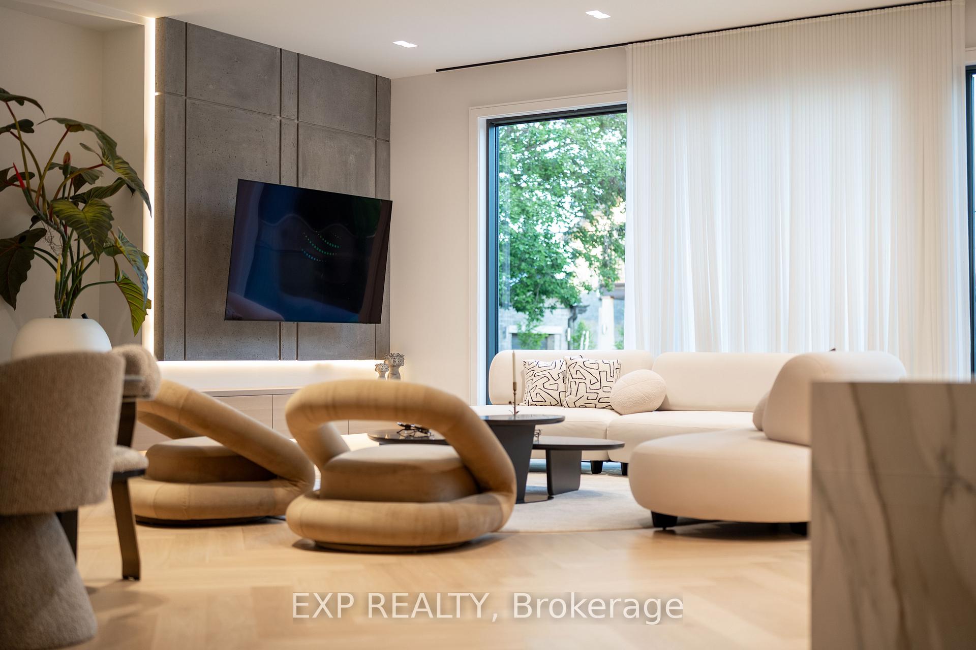 Photo 8 of 65 Edgecroft Road, Etobicoke, Stonegate-Queensway — HOMEH