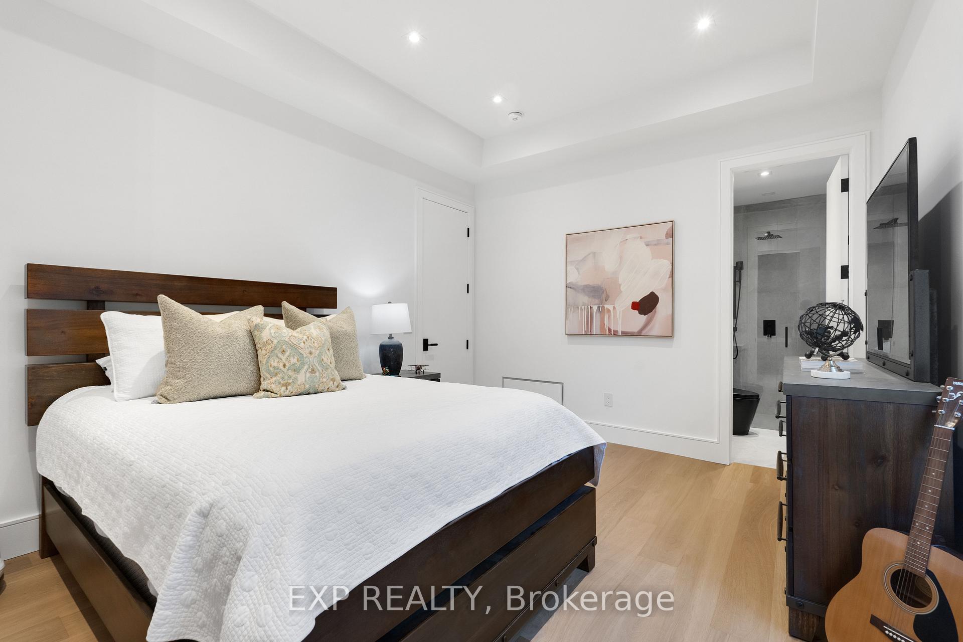 Photo 25 of 65 Edgecroft Road, Etobicoke, Stonegate-Queensway — HOMEH