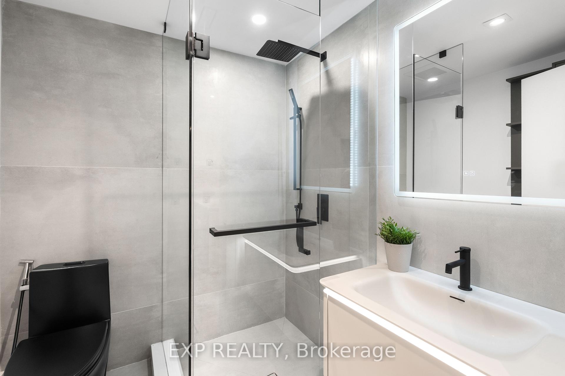 Photo 39 of 65 Edgecroft Road, Etobicoke, Stonegate-Queensway — HOMEH