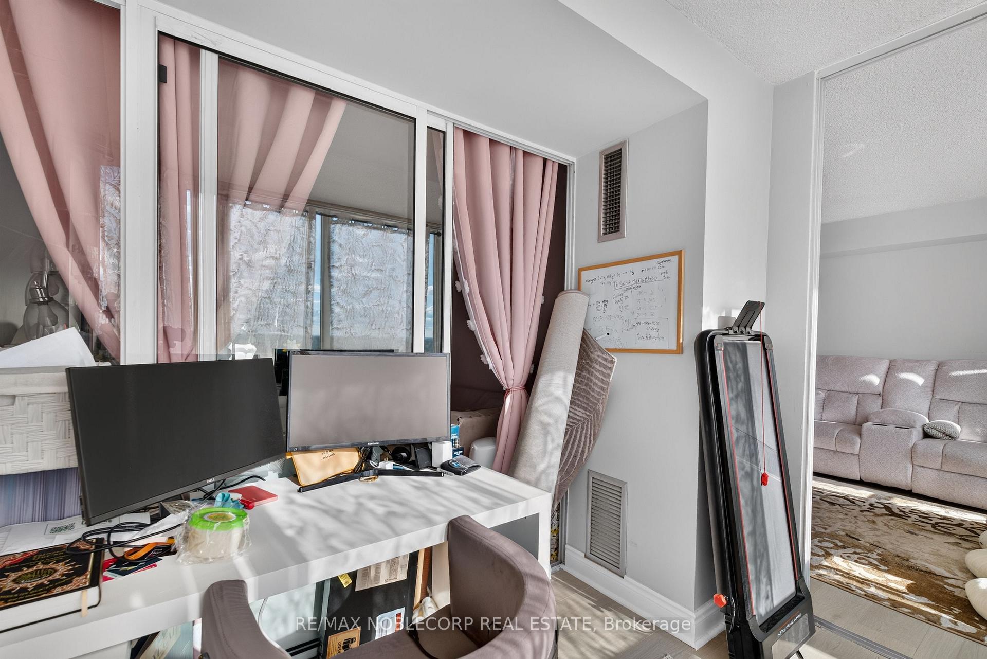 Photo 22 of Unit 1603, 22 Hanover Road, Brampton, Queen Street Corridor — HOMEH
