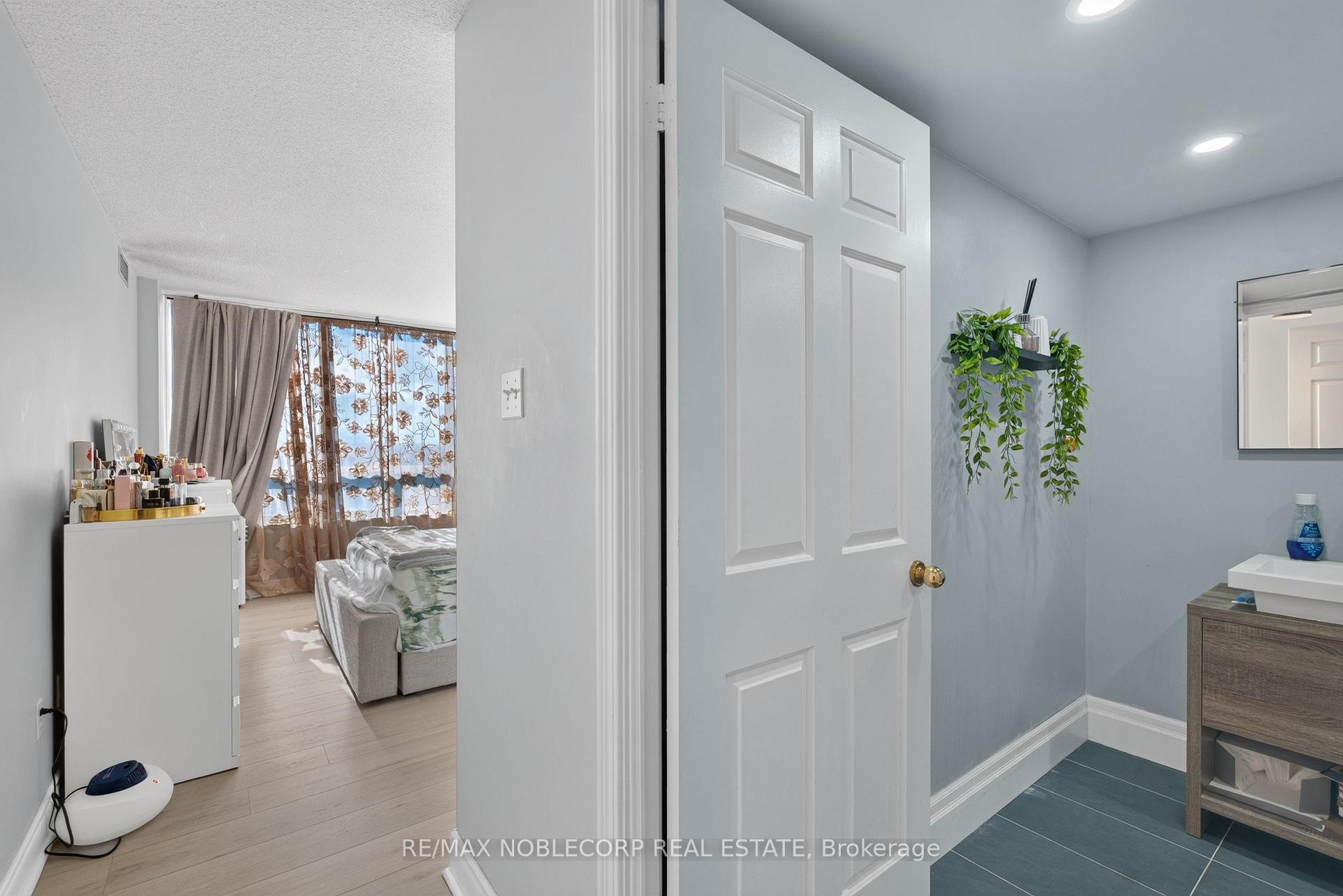 Photo 23 of Unit 1603, 22 Hanover Road, Brampton, Queen Street Corridor — HOMEH