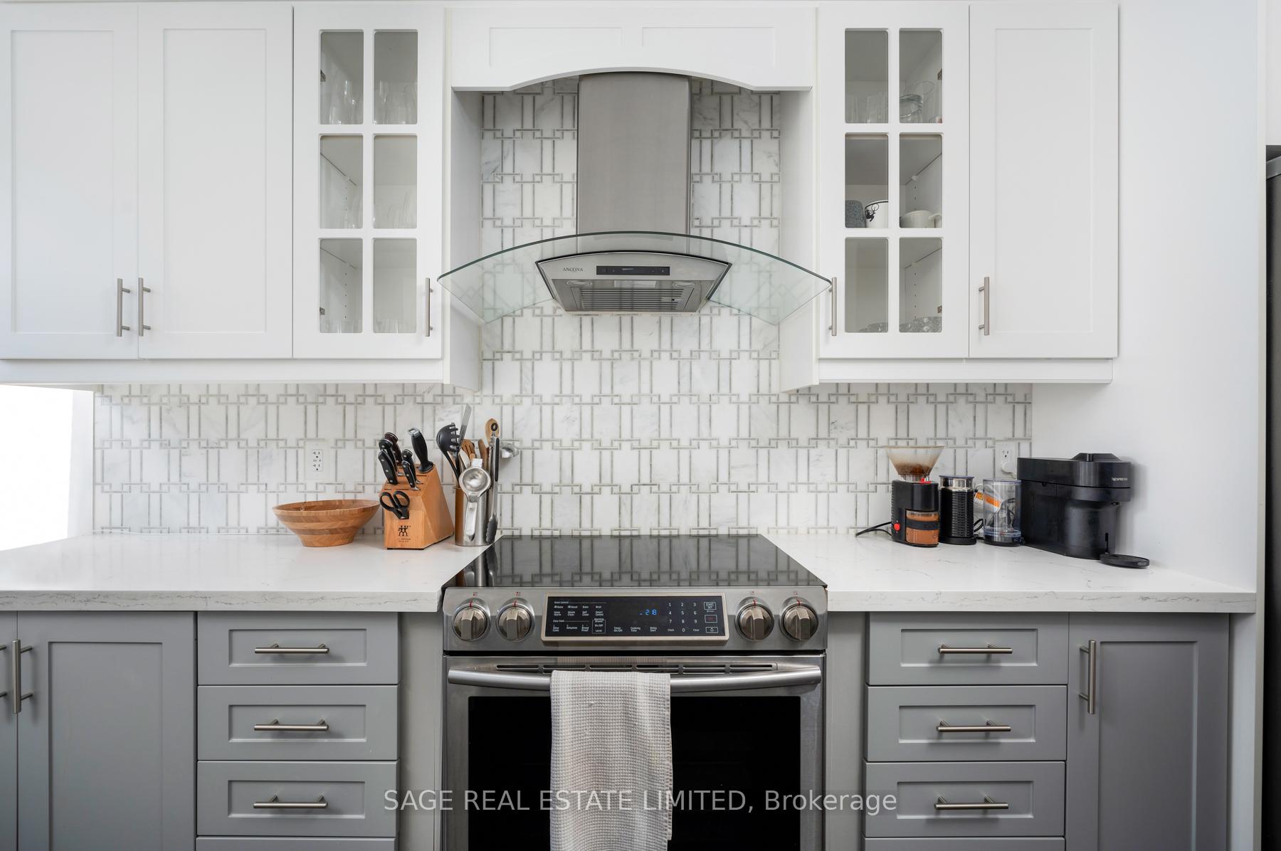 Photo 9 of 28 Macklem Avenue, Toronto, Little Portugal — HOMEH