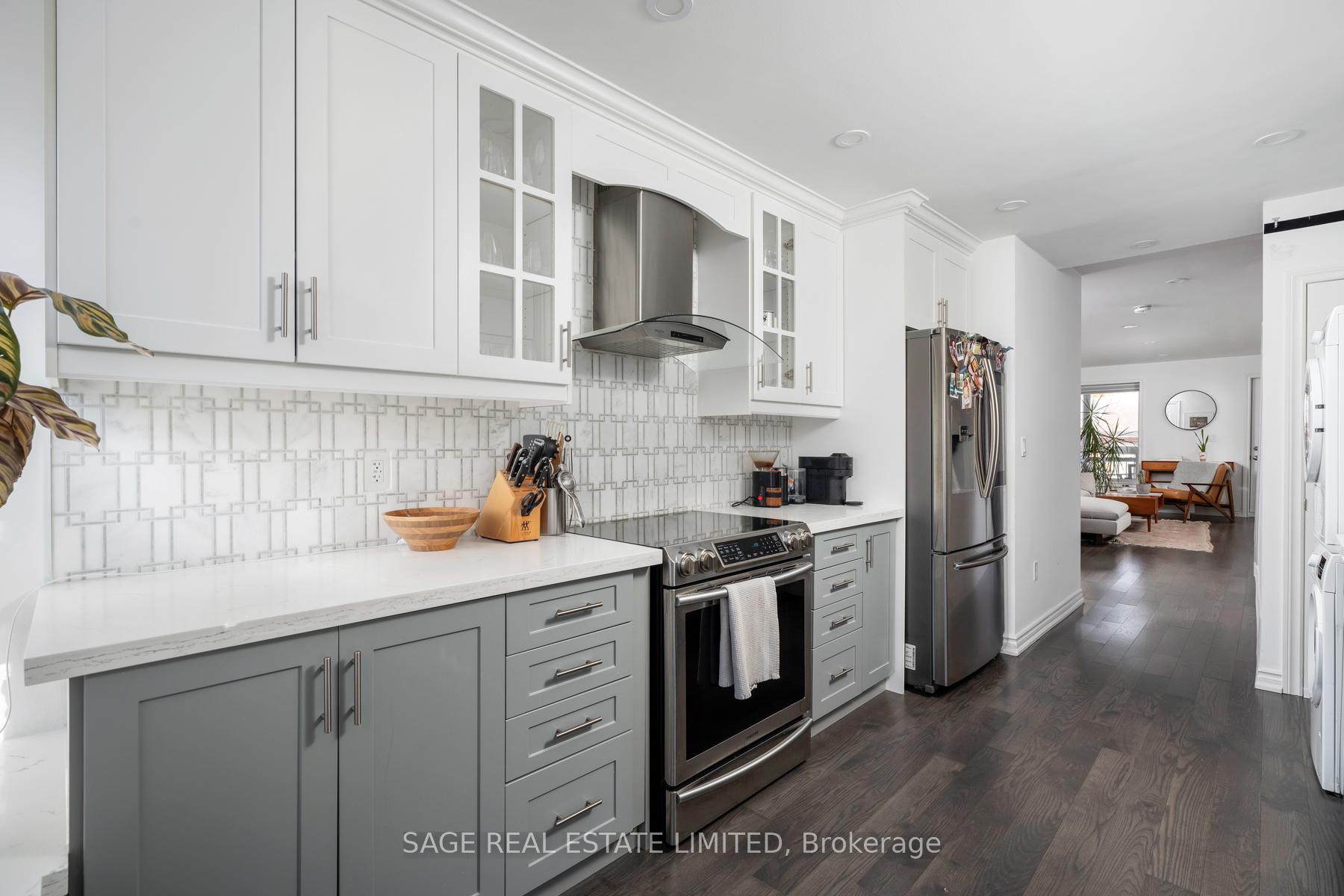 Photo 10 of 28 Macklem Avenue, Toronto, Little Portugal — HOMEH