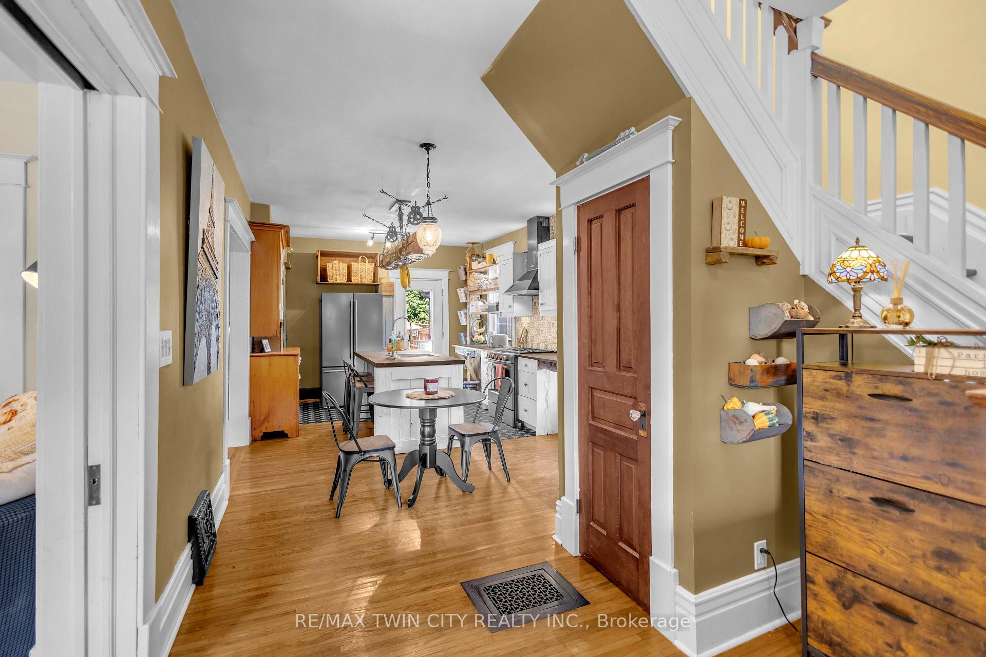 Photo 5 of 17 Alexander Avenue, Brant, Paris — HOMEH