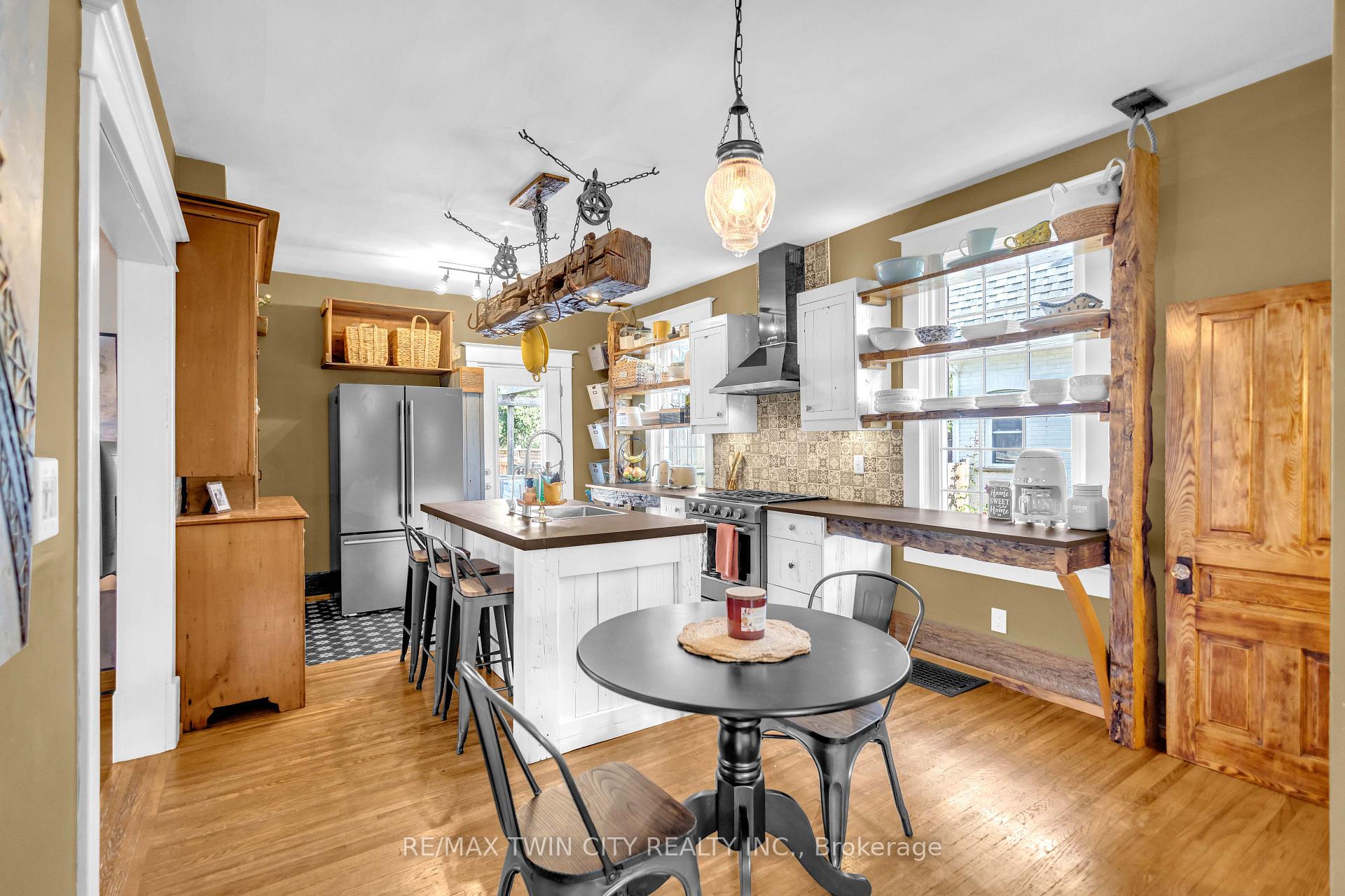 Photo 6 of 17 Alexander Avenue, Brant, Paris — HOMEH