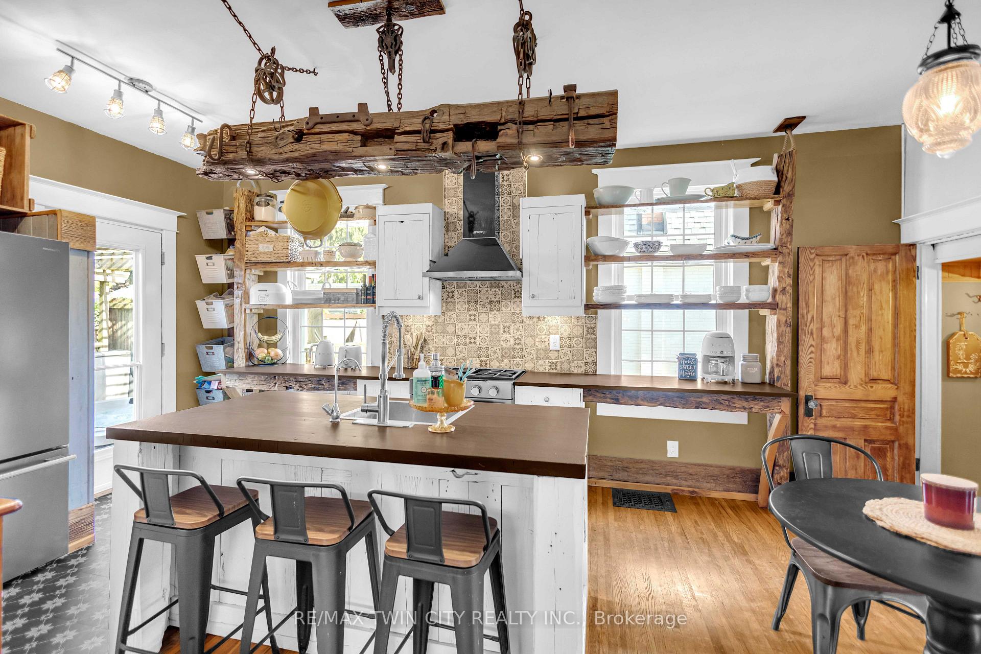Photo 7 of 17 Alexander Avenue, Brant, Paris — HOMEH