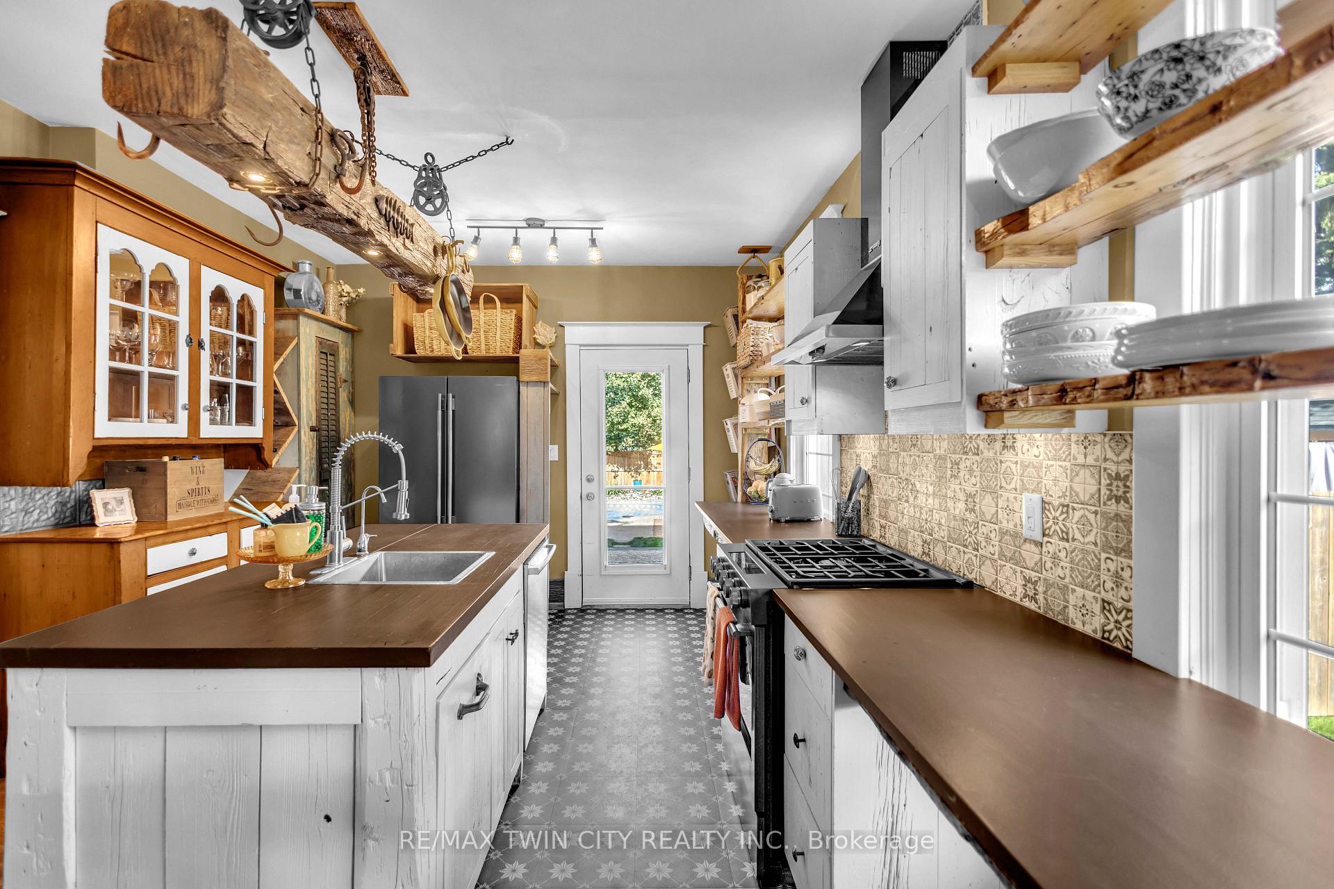 Photo 8 of 17 Alexander Avenue, Brant, Paris — HOMEH