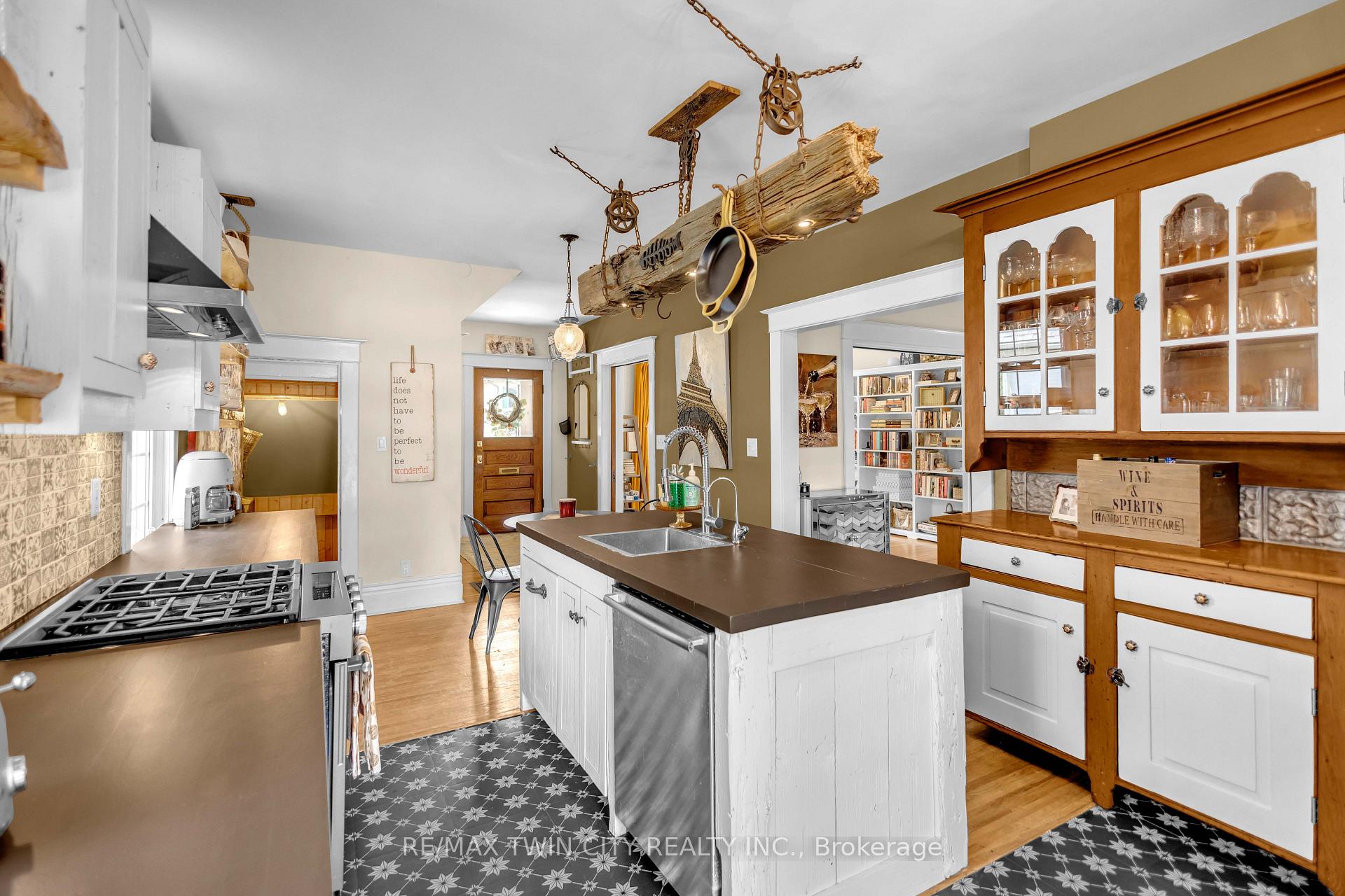 Photo 10 of 17 Alexander Avenue, Brant, Paris — HOMEH