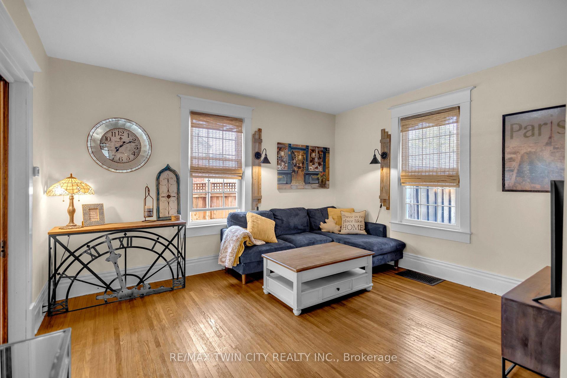 Photo 12 of 17 Alexander Avenue, Brant, Paris — HOMEH