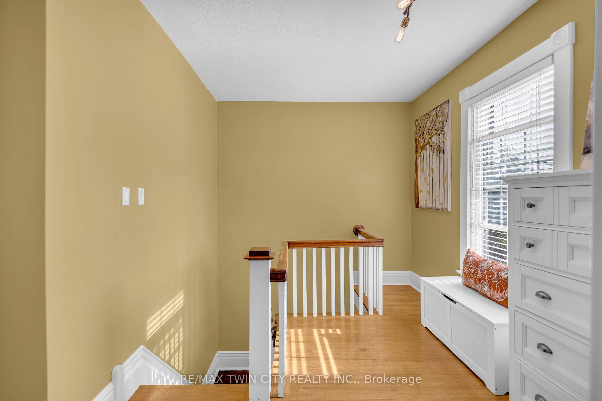 Photo 18 of 17 Alexander Avenue, Brant, Paris — HOMEH