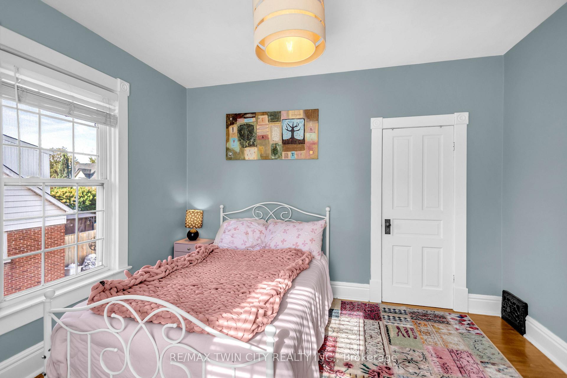 Photo 24 of 17 Alexander Avenue, Brant, Paris — HOMEH
