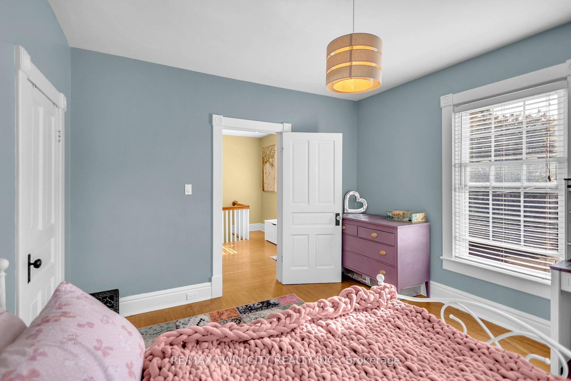Photo 25 of 17 Alexander Avenue, Brant, Paris — HOMEH