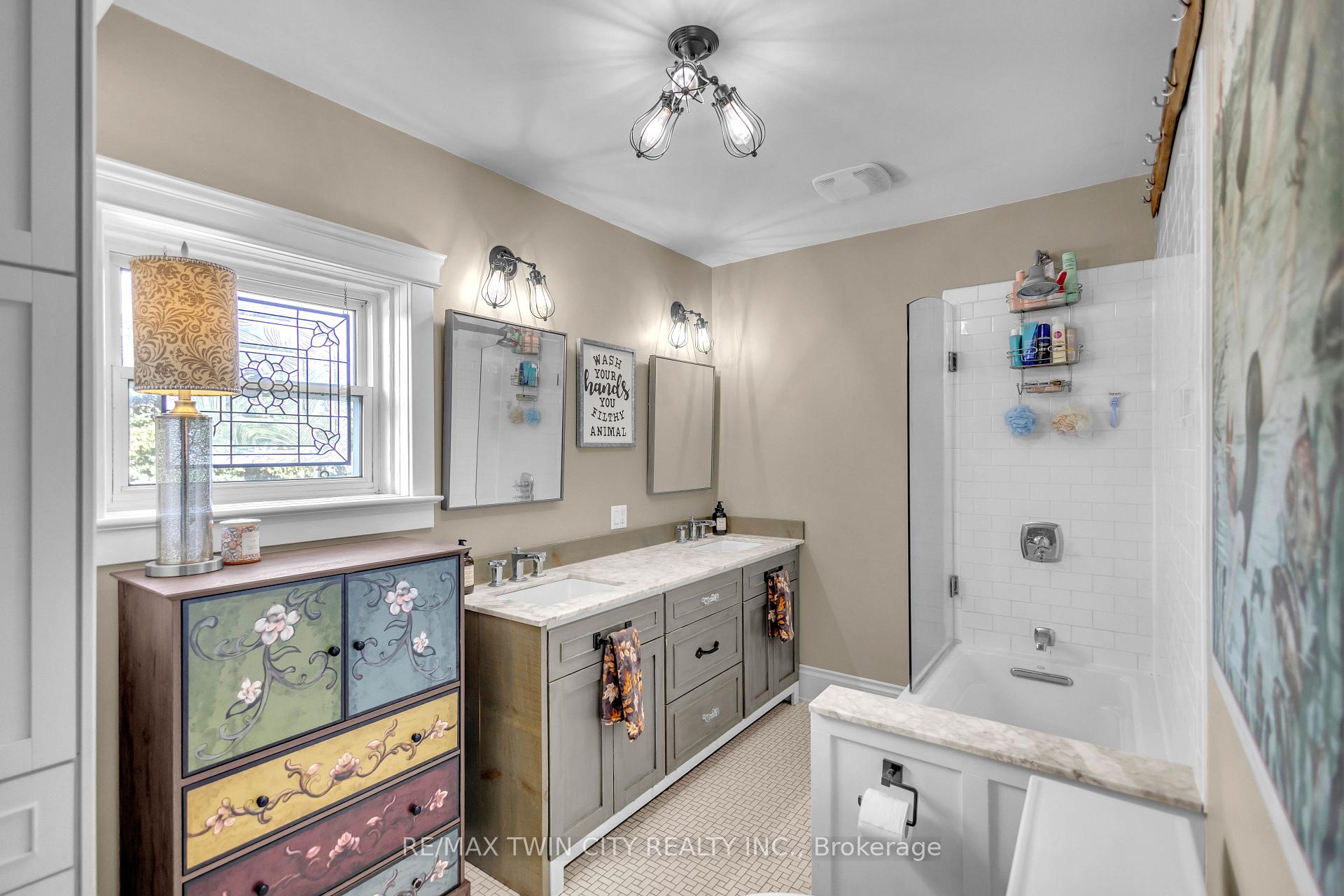 Photo 26 of 17 Alexander Avenue, Brant, Paris — HOMEH