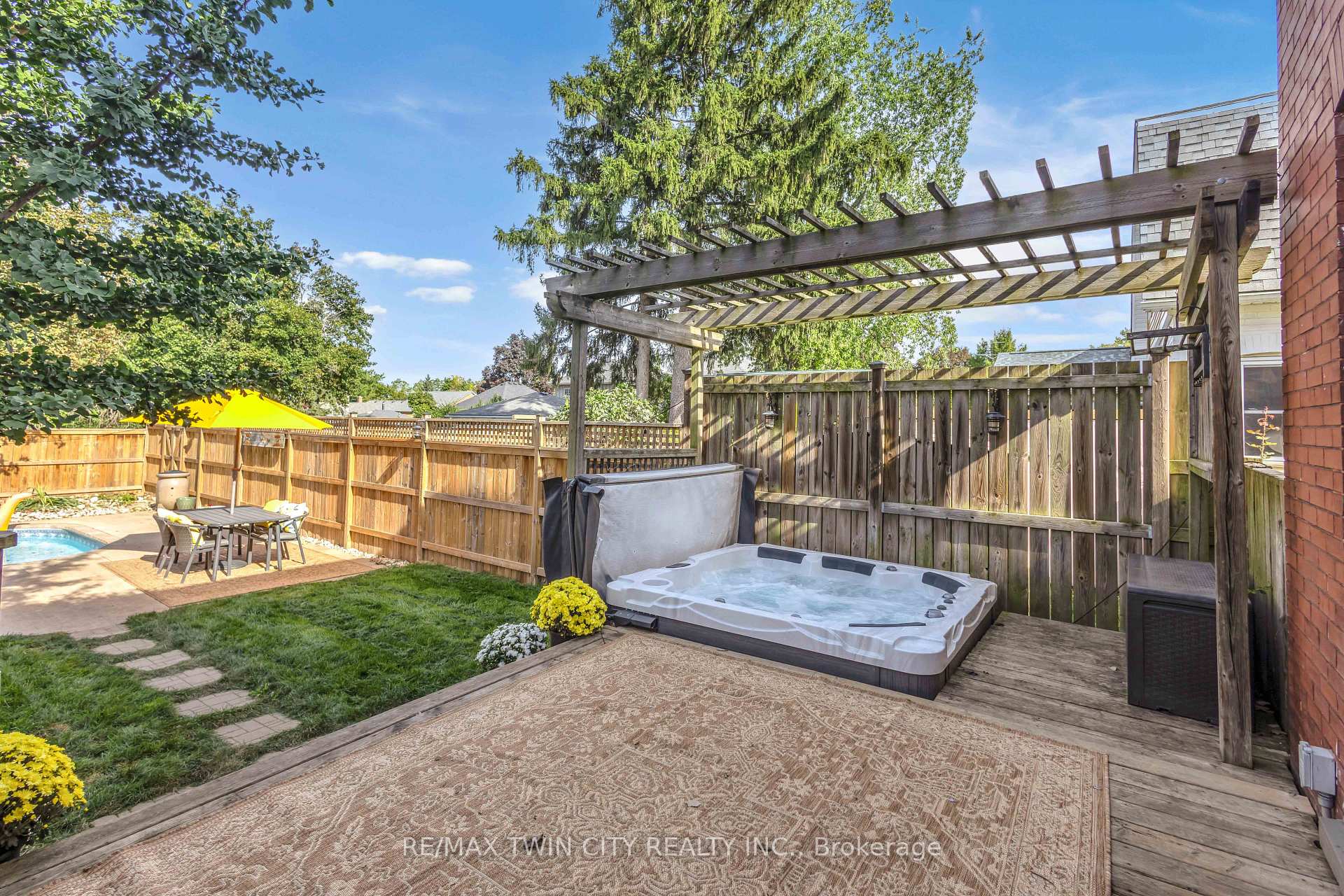 Photo 33 of 17 Alexander Avenue, Brant, Paris — HOMEH